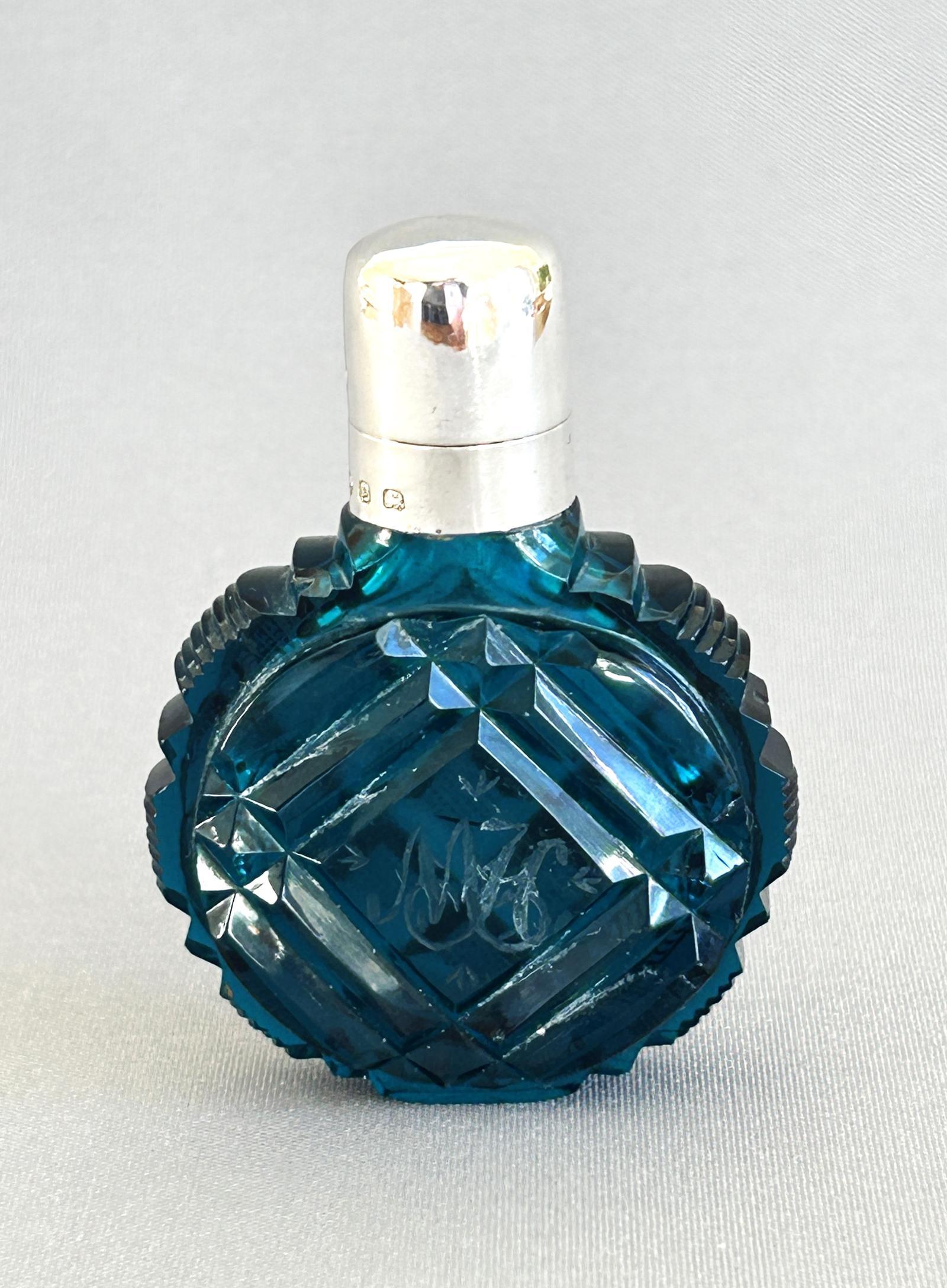 Stunning Victorian Silver Mounted Cut Glass Scent Bottle (1 of 6)