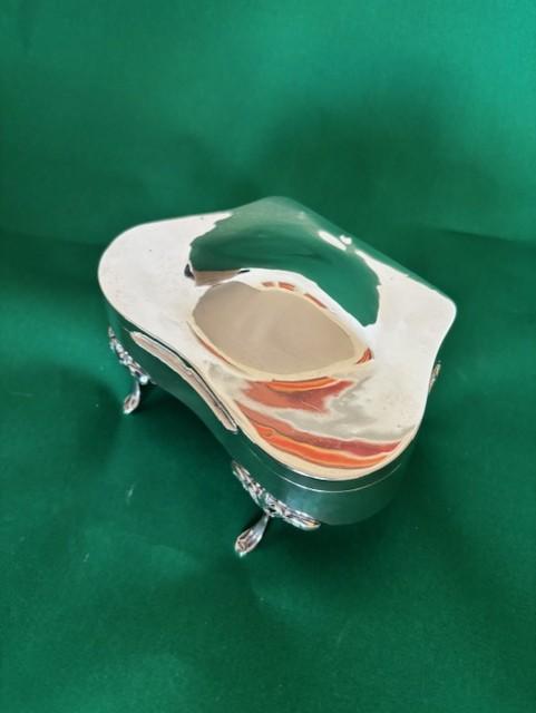 Silver Dressing Table Casket 1912 (1 of 2) Silver Dressing Table Casket 1912 (1 of 2)