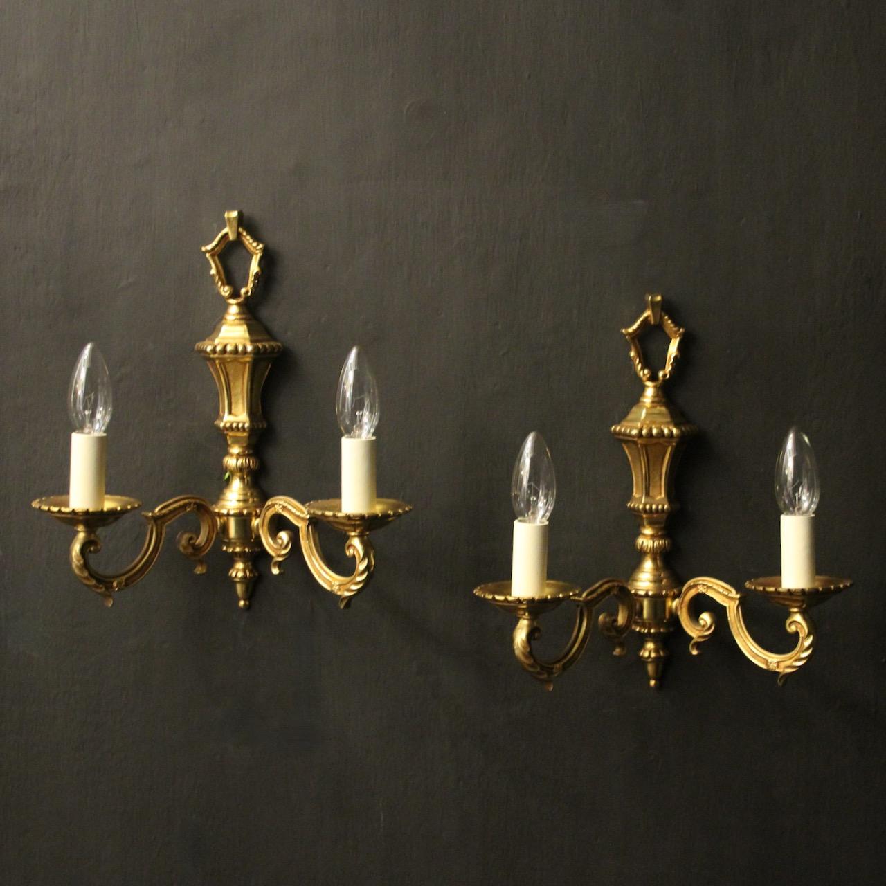 French Pair of Gilded Antique Wall Lights (1 of 10)
