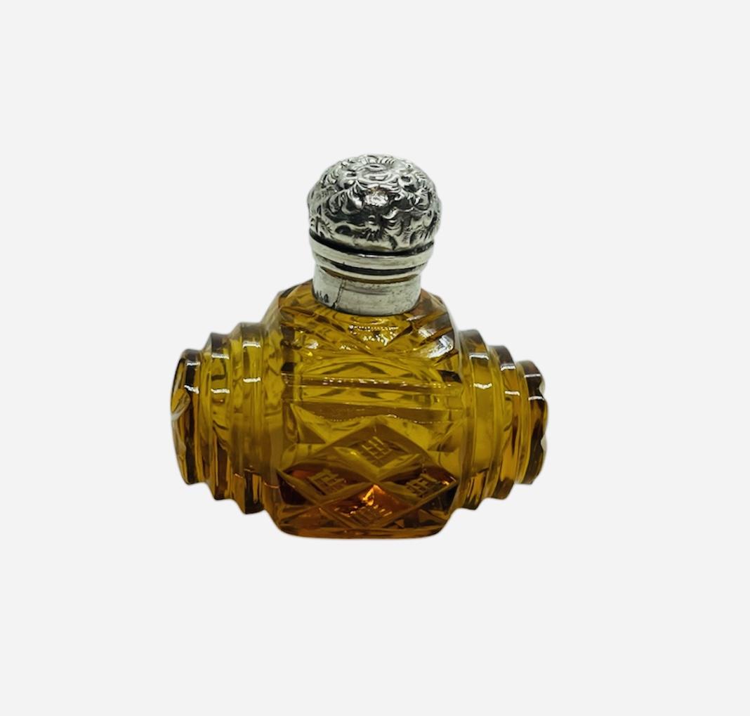 Antique Victorian Silver Amber Barrel Perfume Scent Bottle (1 of 9) Antique Victorian Silver Amber Barrel Perfume Scent Bottle (1 of 9)