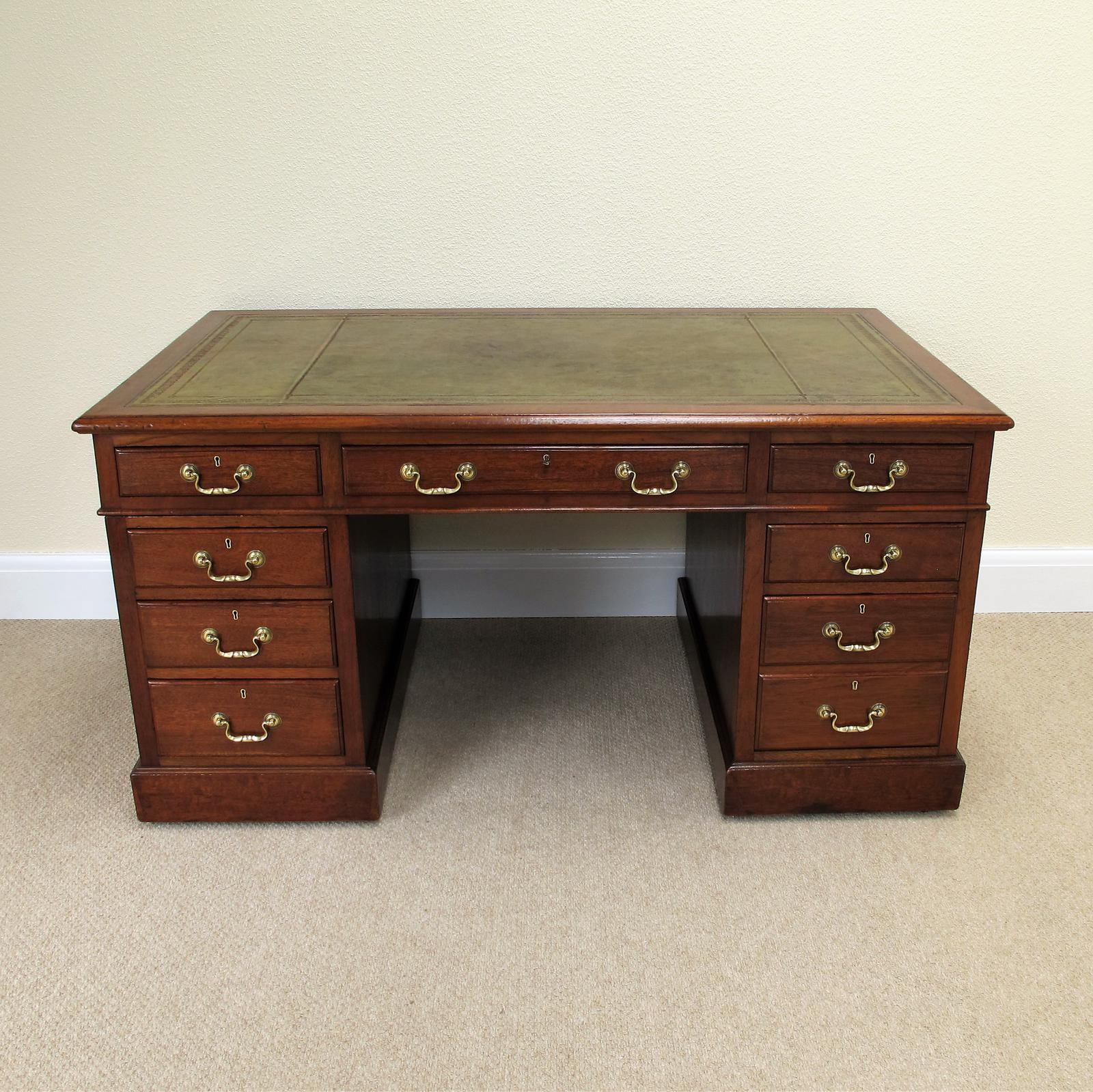 Mahogany Pedestal Desk - George V (1 of 8) Mahogany Pedestal Desk - George V (1 of 8)