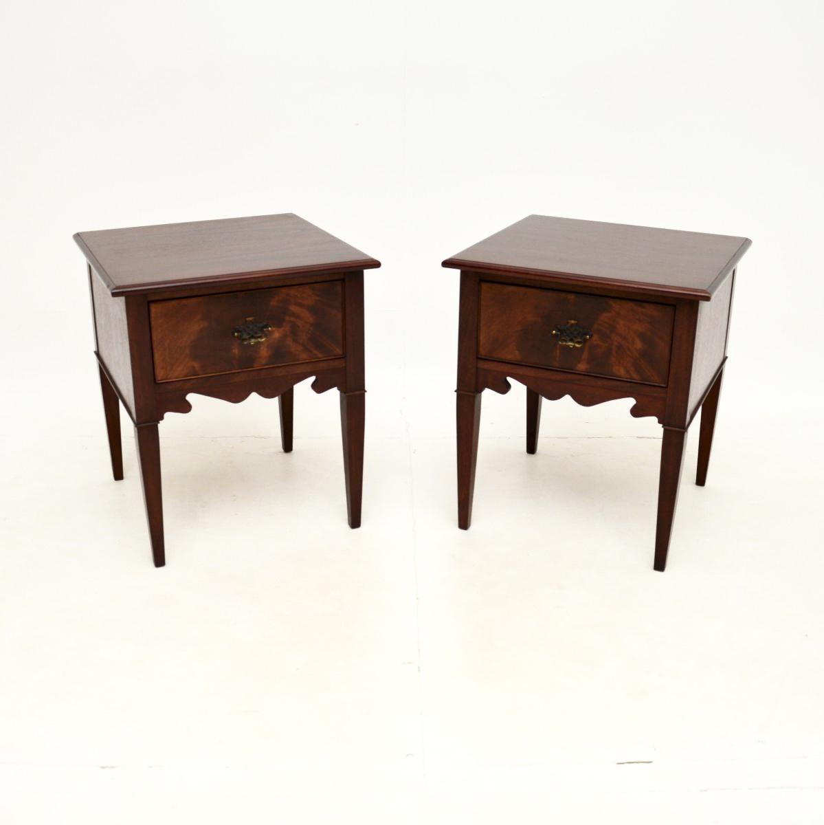 Pair of Georgian Style Mahogany Side / Bedside Tables (1 of 10) Pair of Georgian Style Mahogany Side / Bedside Tables (1 of 10)