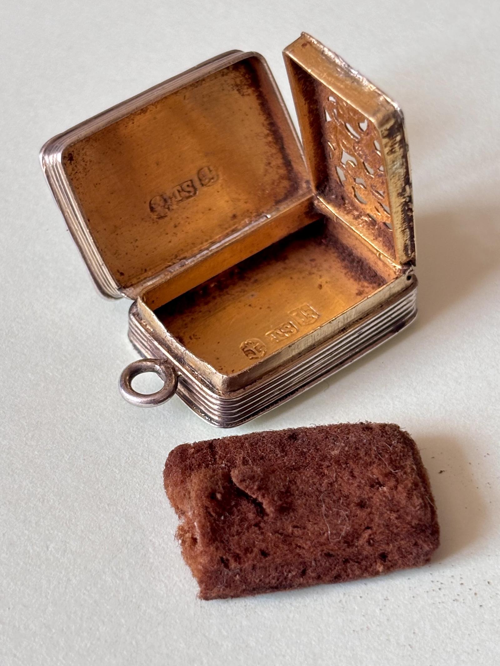 William IV Sterling Silver Gilt Vinaigrette Birmingham 1833 by Maker TS (1 of 12) William IV Sterling Silver Gilt Vinaigrette Birmingham 1833 by Maker TS (1 of 12)