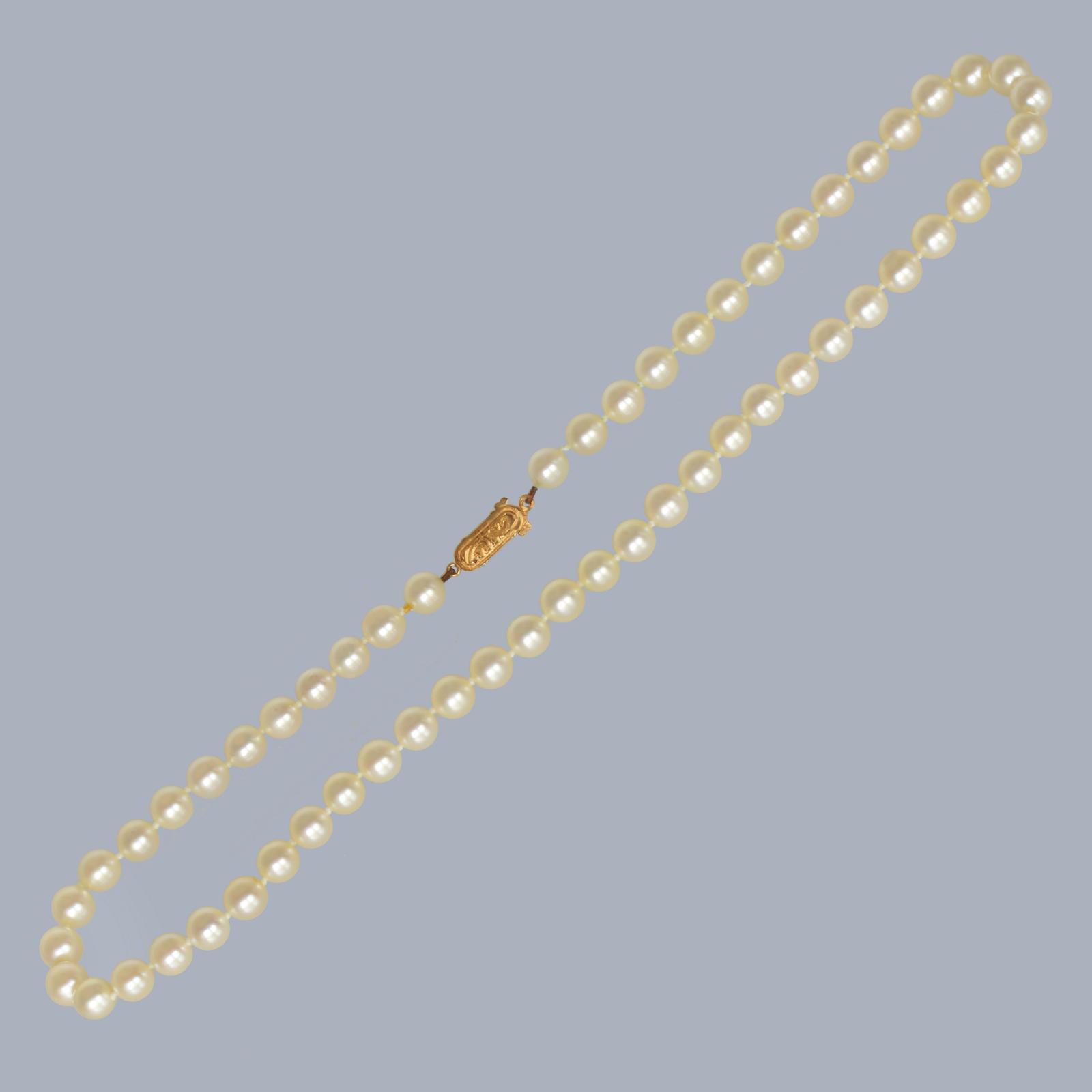 Vintage Cultured Pearl Necklace with London Hallmarked 9ct Gold Clasp 1986 (1 of 8) Vintage Cultured Pearl Necklace with London Hallmarked 9ct Gold Clasp 1986 (1 of 8)