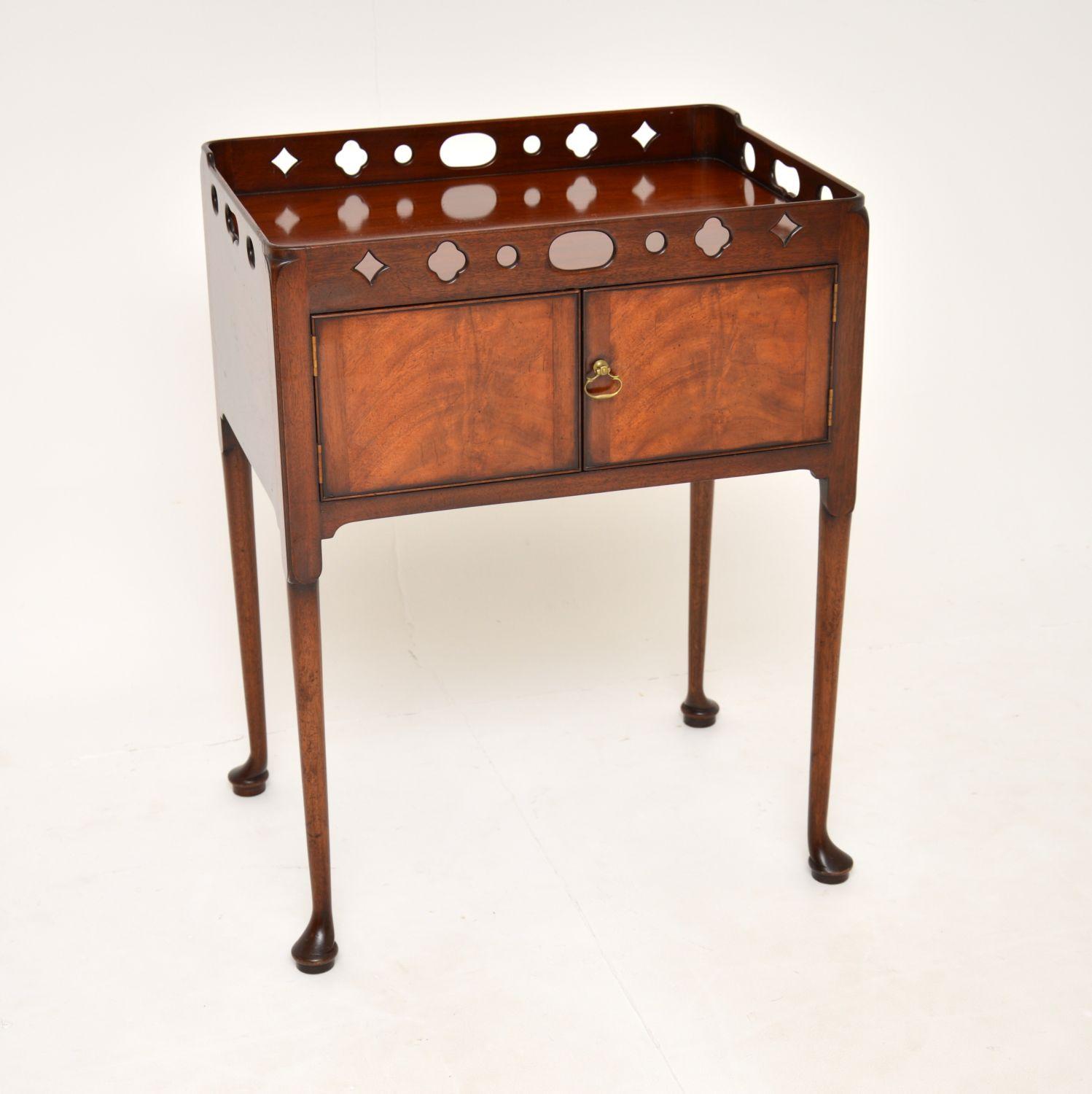 Antique Mahogany Side Table / Cabinet on Legs (1 of 11) Antique Mahogany Side Table / Cabinet on Legs (1 of 11)