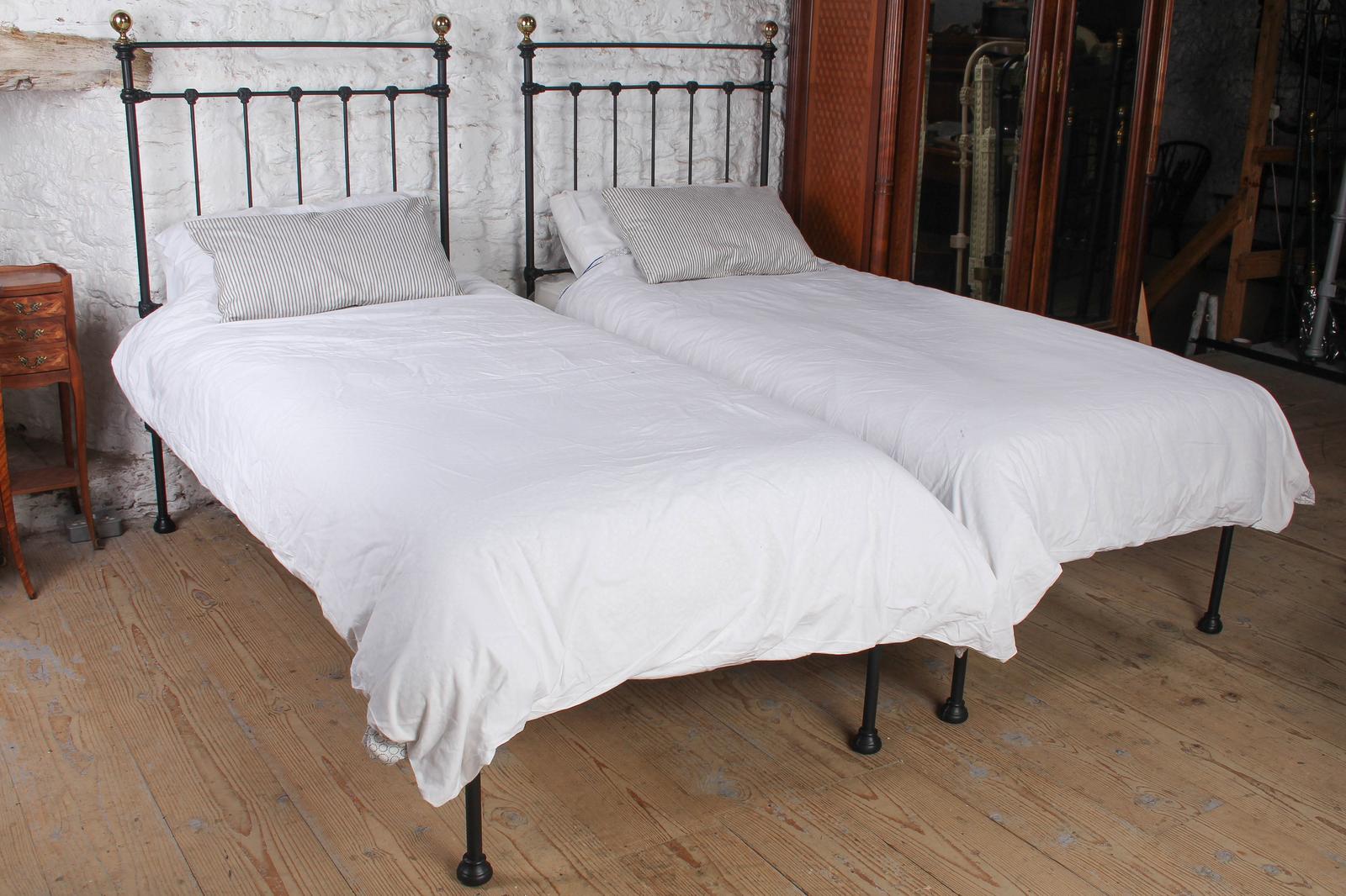 Lovely and Classic Victorian Single Beds (can Be Joined) (1 of 9)