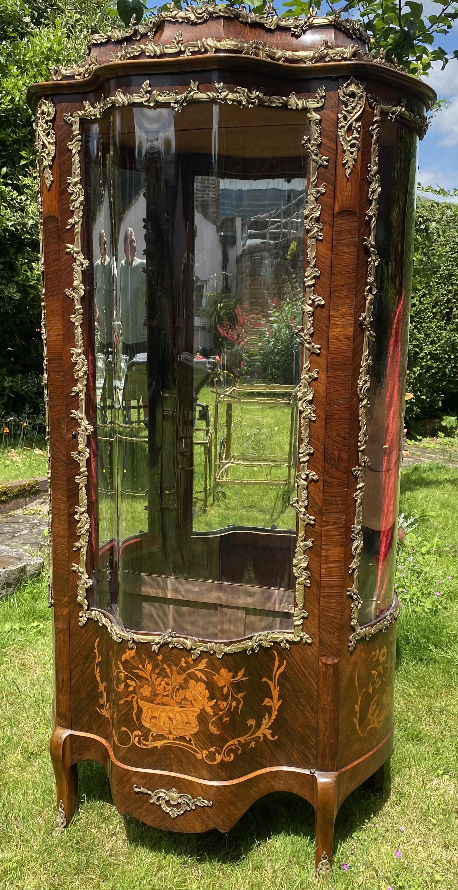 Serpentine Fronted Display Cabinet (1 of 11)