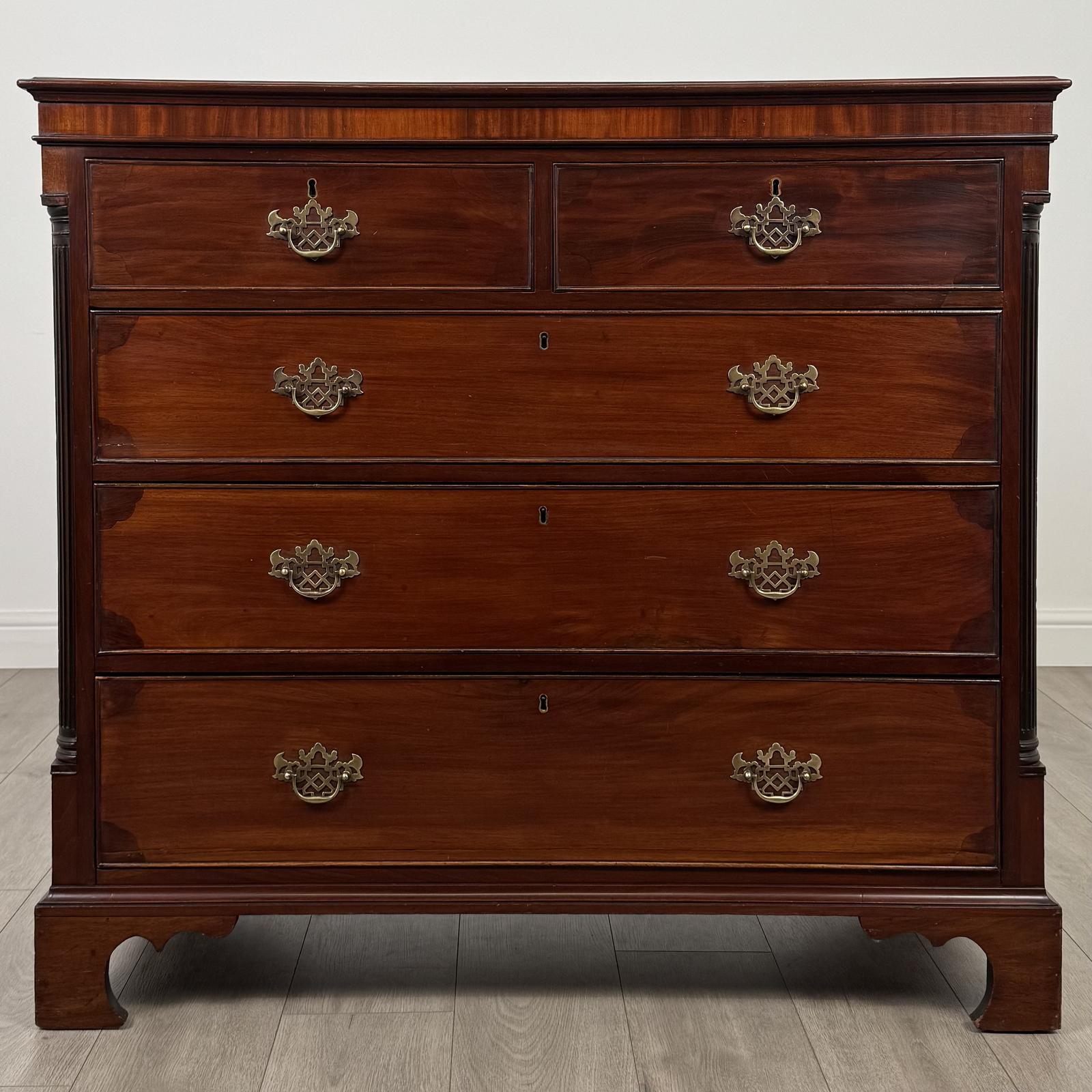 Antique 18th Century Chest of Drawers in Mahogany (1 of 11) Antique 18th Century Chest of Drawers in Mahogany (1 of 11)