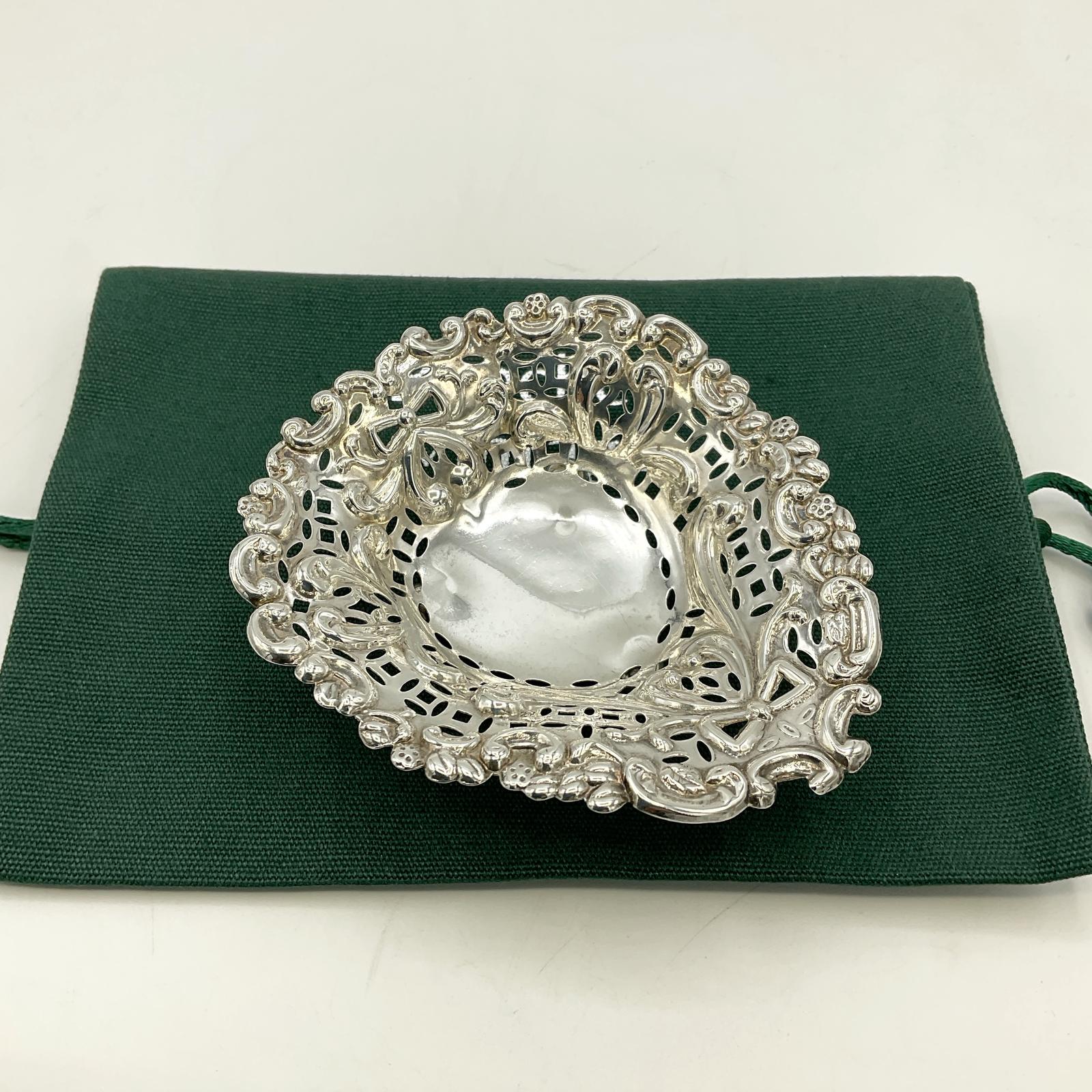 Antique Victorian Small Silver Bon Bon Dish (1 of 12) Antique Victorian Small Silver Bon Bon Dish (1 of 12)