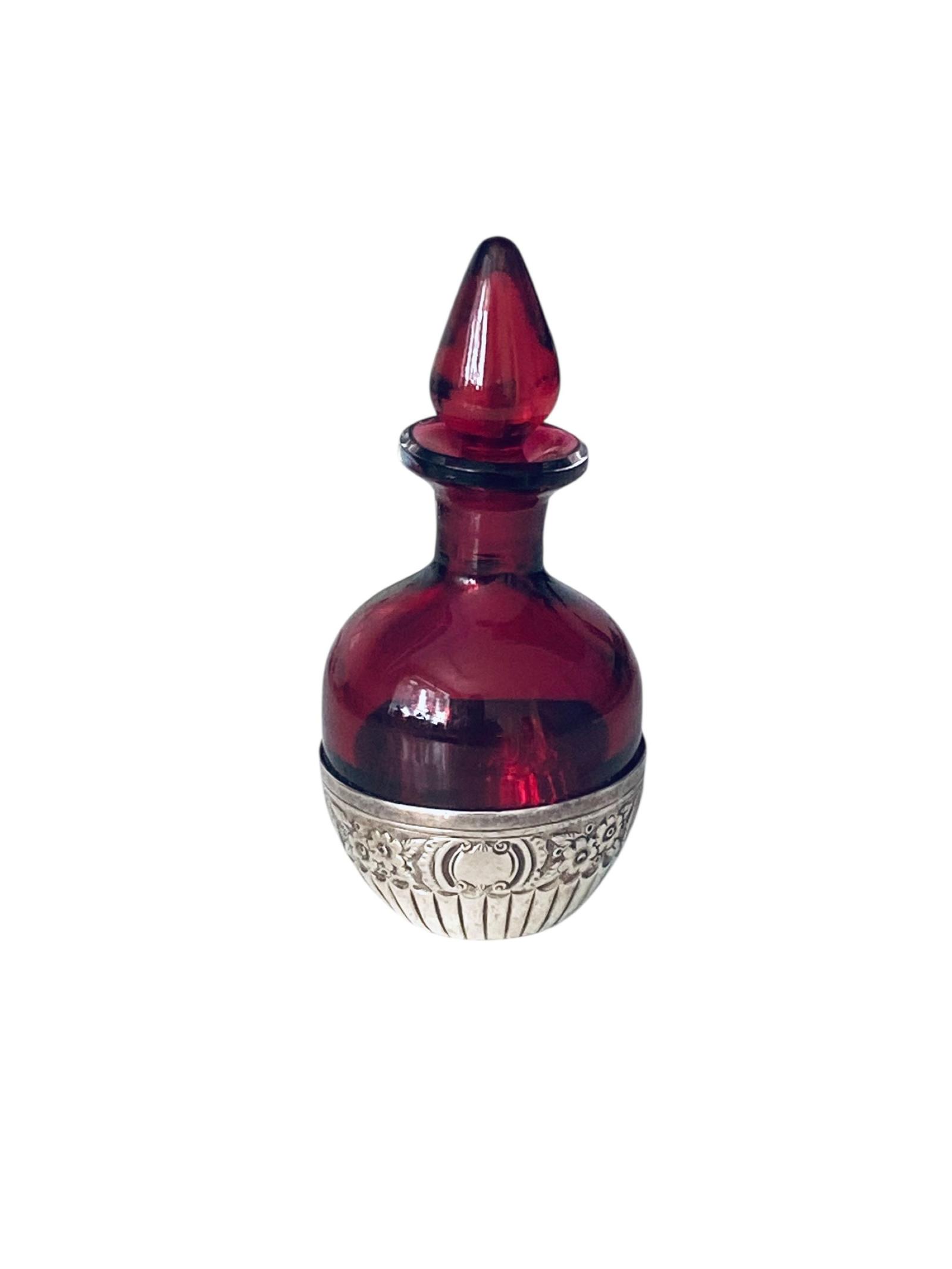 Antique Perfume Scent Bottle Ruby Red Glass with Silver Mount Birmingham 1891 (1 of 9)