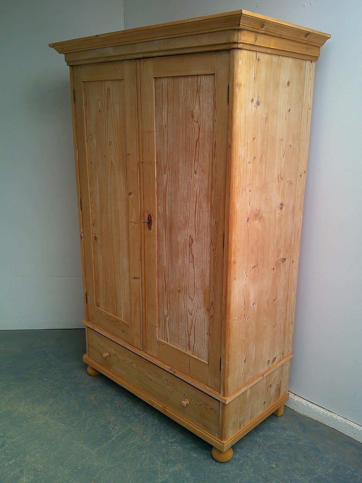 Mint Clean Antique Pine 2 Door 1 Panel Knockdown Wardrobe to wax / paint (1 of 11) Mint Clean Antique Pine 2 Door 1 Panel Knockdown Wardrobe to wax / paint (1 of 11)