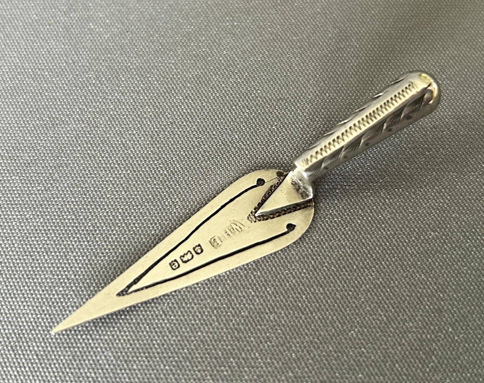 Lovely Edwardian Novelty Silver Trowel Bookmark (1 of 6)