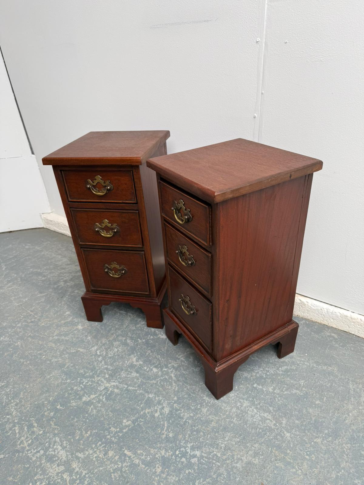 A Lovely Pair of Victorian Mahogany 3 Drawer Small Bedside Cabinets C1890s (1 of 8) A Lovely Pair of Victorian Mahogany 3 Drawer Small Bedside Cabinets C1890s (1 of 8)
