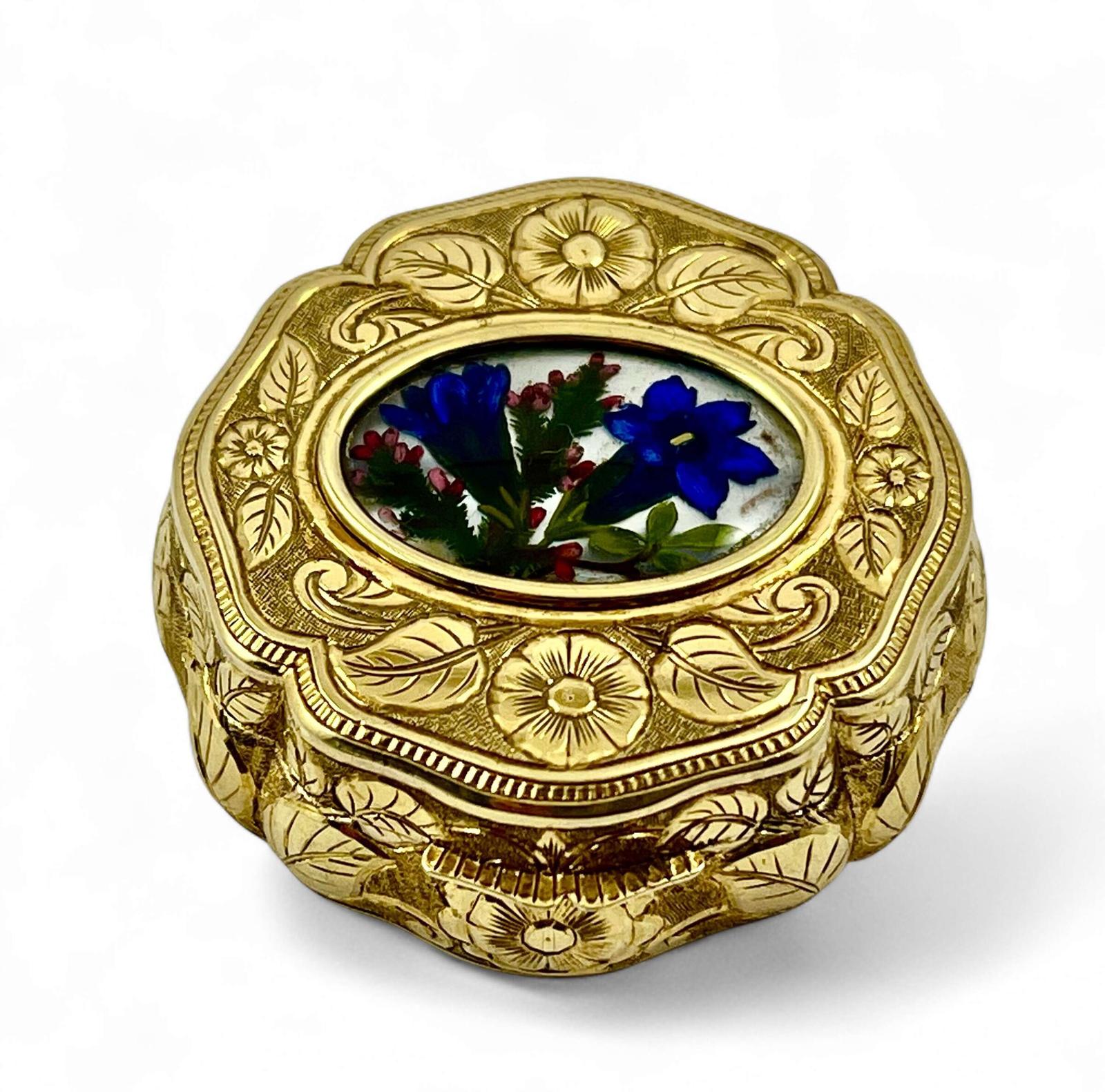 Victorian 15carat gold circular box unmarked, English c.1880 (1 of 6)