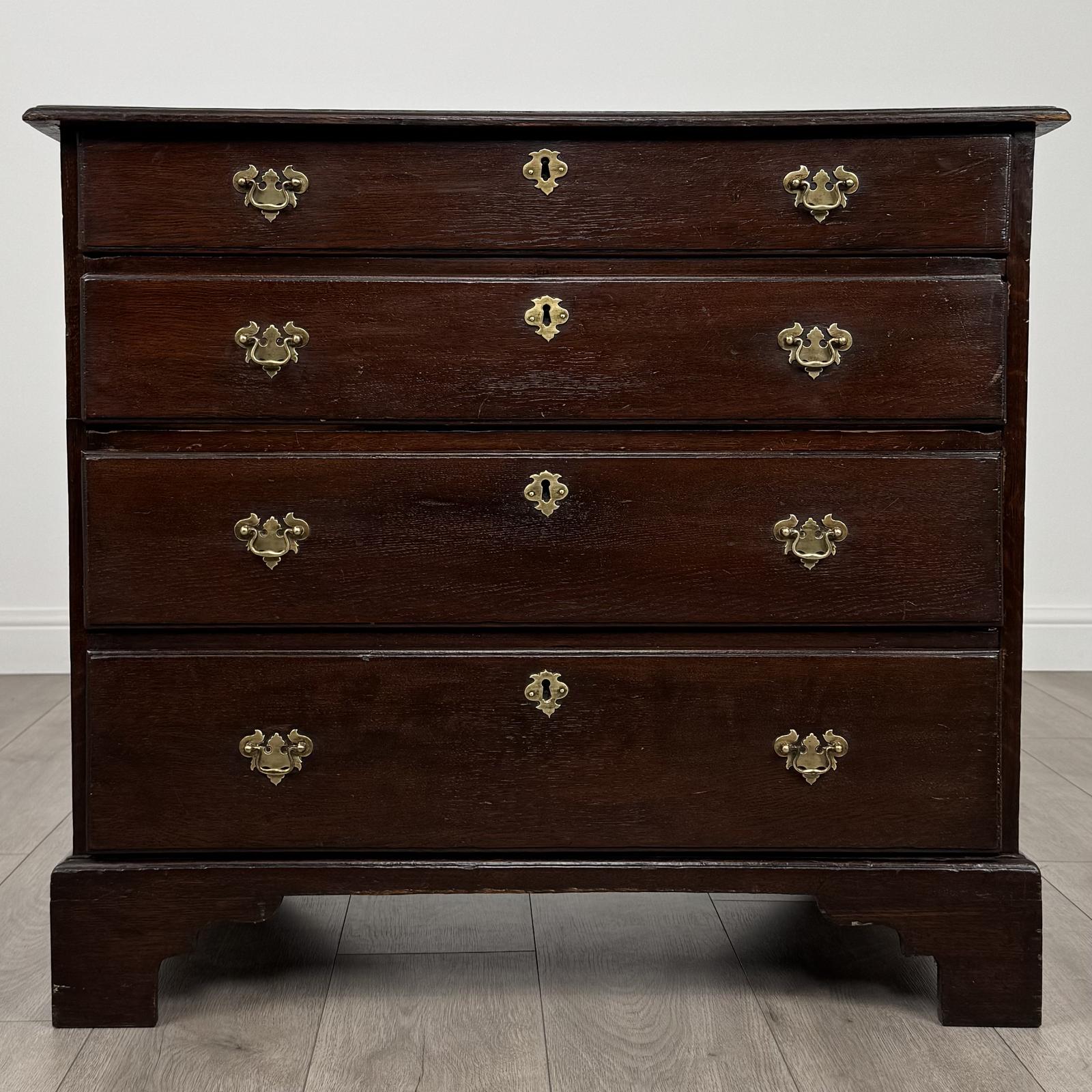 Antique 18th Century Fine Quality Chest of Drawers in Oak (1 of 11)