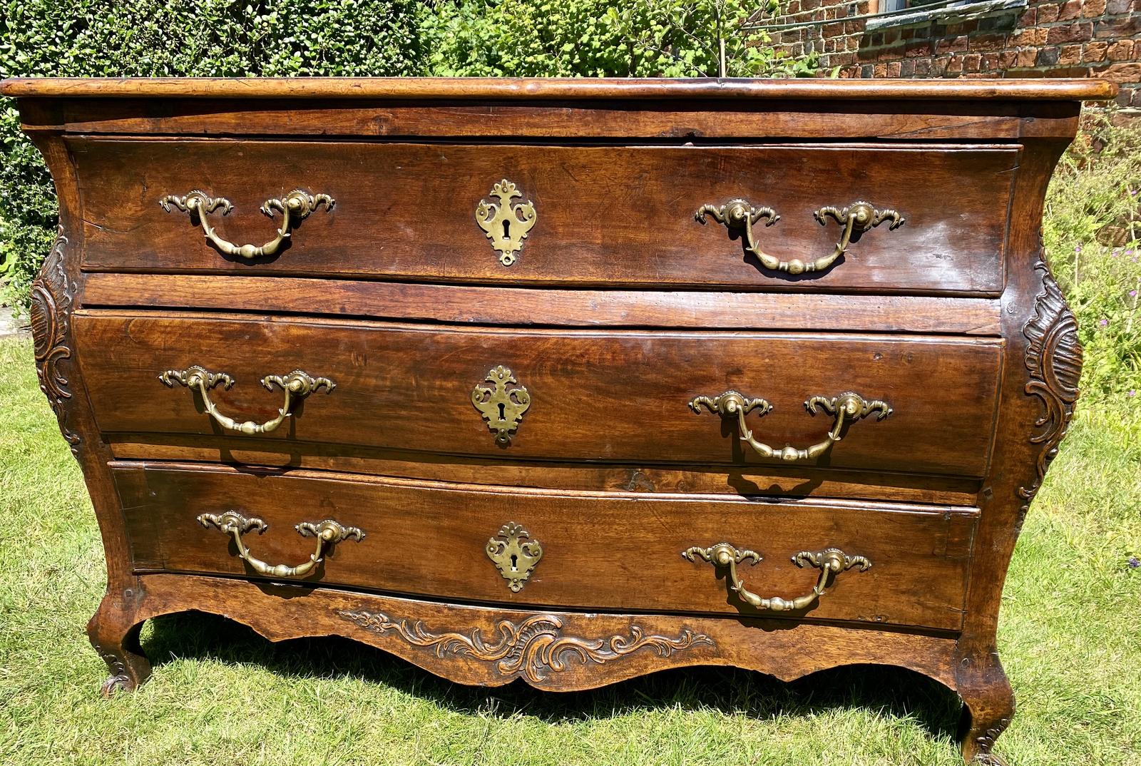 18th Century Bordelaise Commode in Walnut (1 of 6) 18th Century Bordelaise Commode in Walnut (1 of 6)