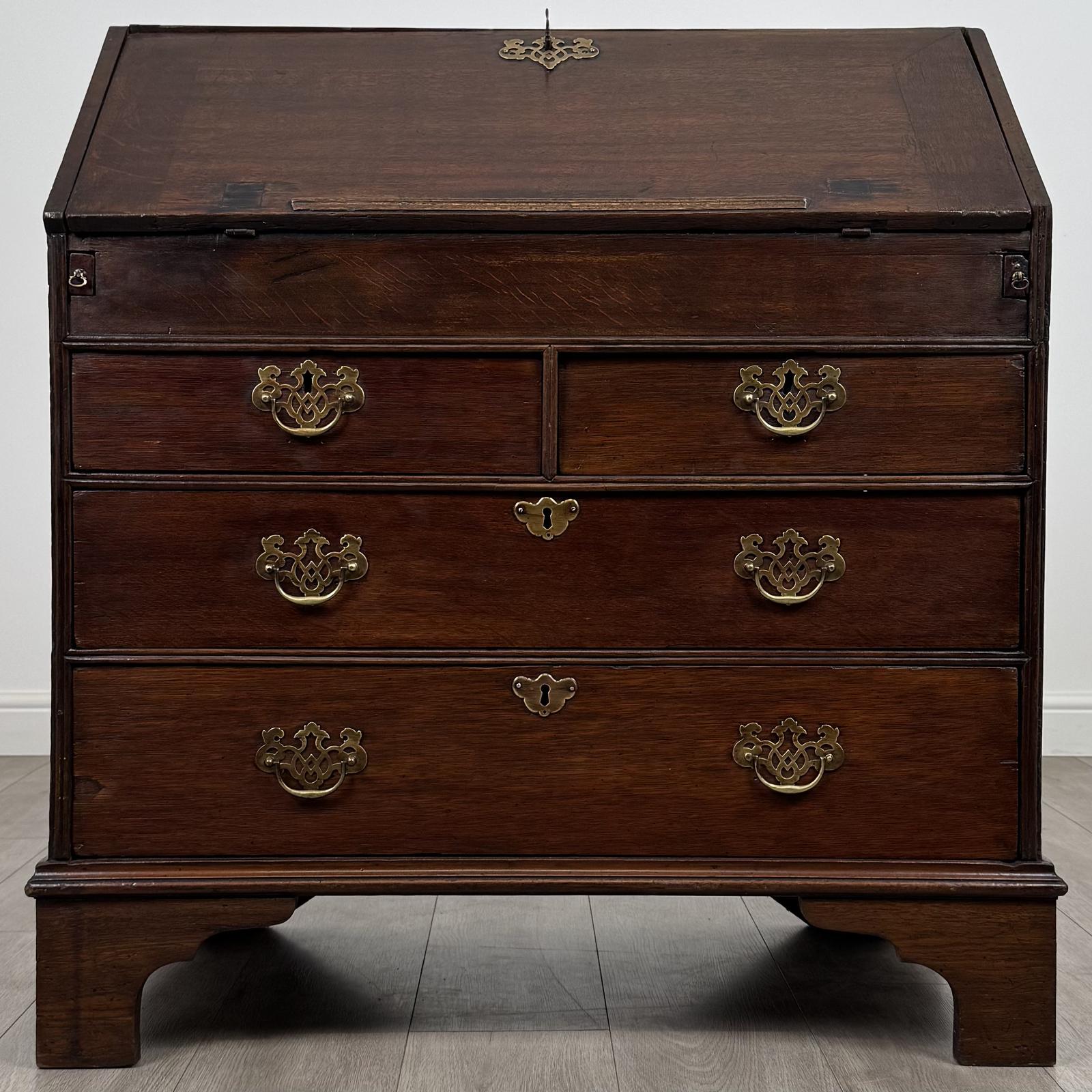 Antique 18th Century Good Quality Bureau in Oak (1 of 13)