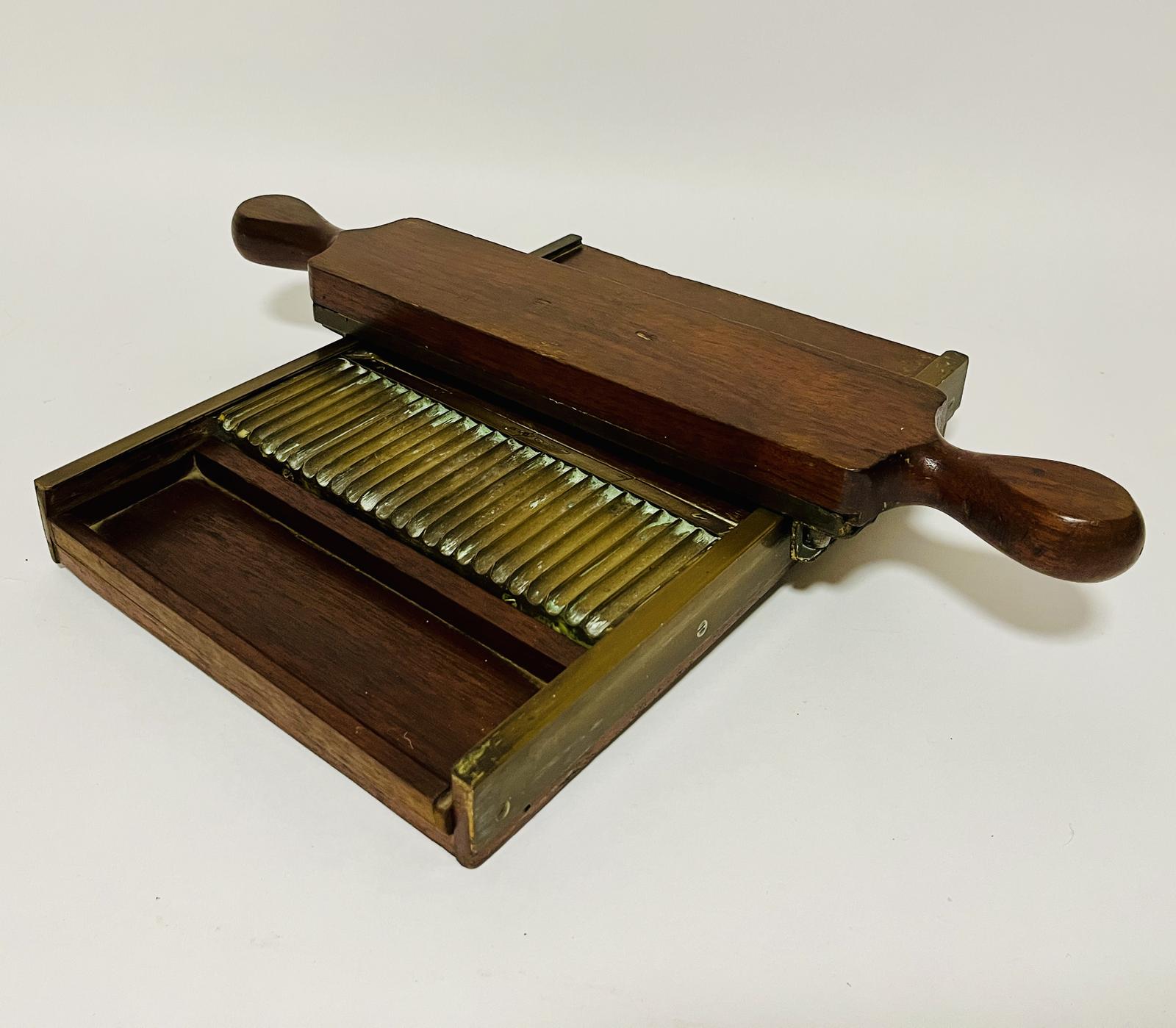 Antique Apothecary's Pill Roller (1 of 14)