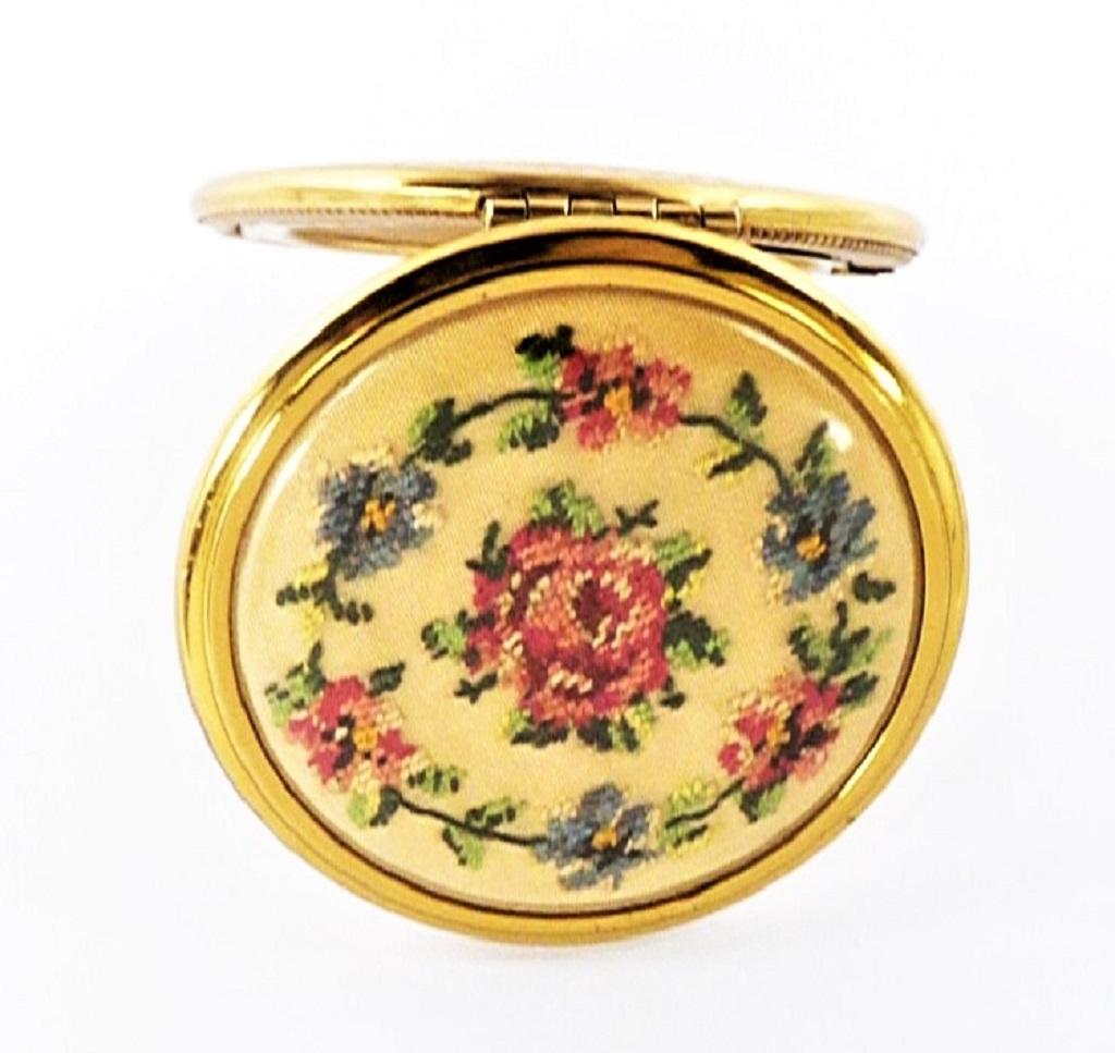 Small Slender Kigu Compact Mirror 1950s (1 of 7)