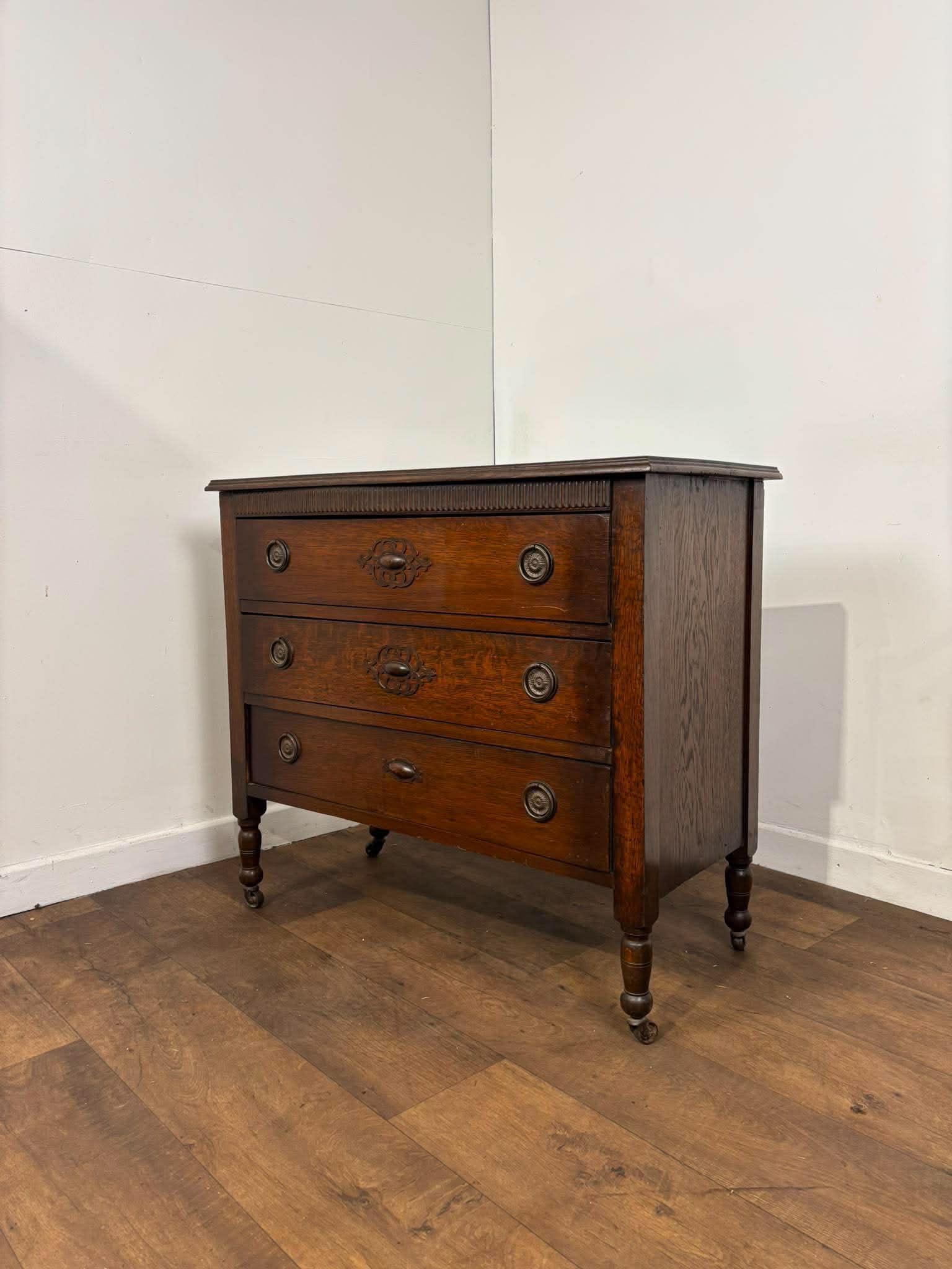 Vintage Oak Bedroom Chest of Three Drawers (1 of 13) Vintage Oak Bedroom Chest of Three Drawers (1 of 13)