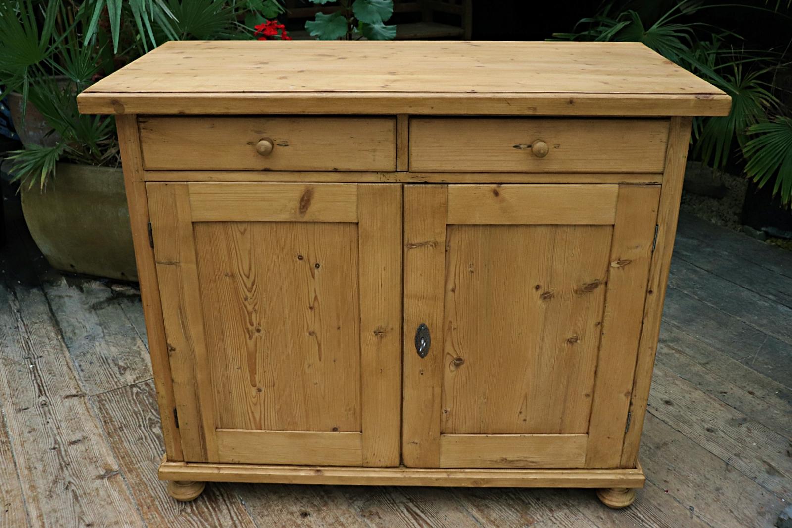 Fab & Chunky Old Pine Dresser Base/ Sideboard/ TV Stand/ Vanity (1 of 10)
