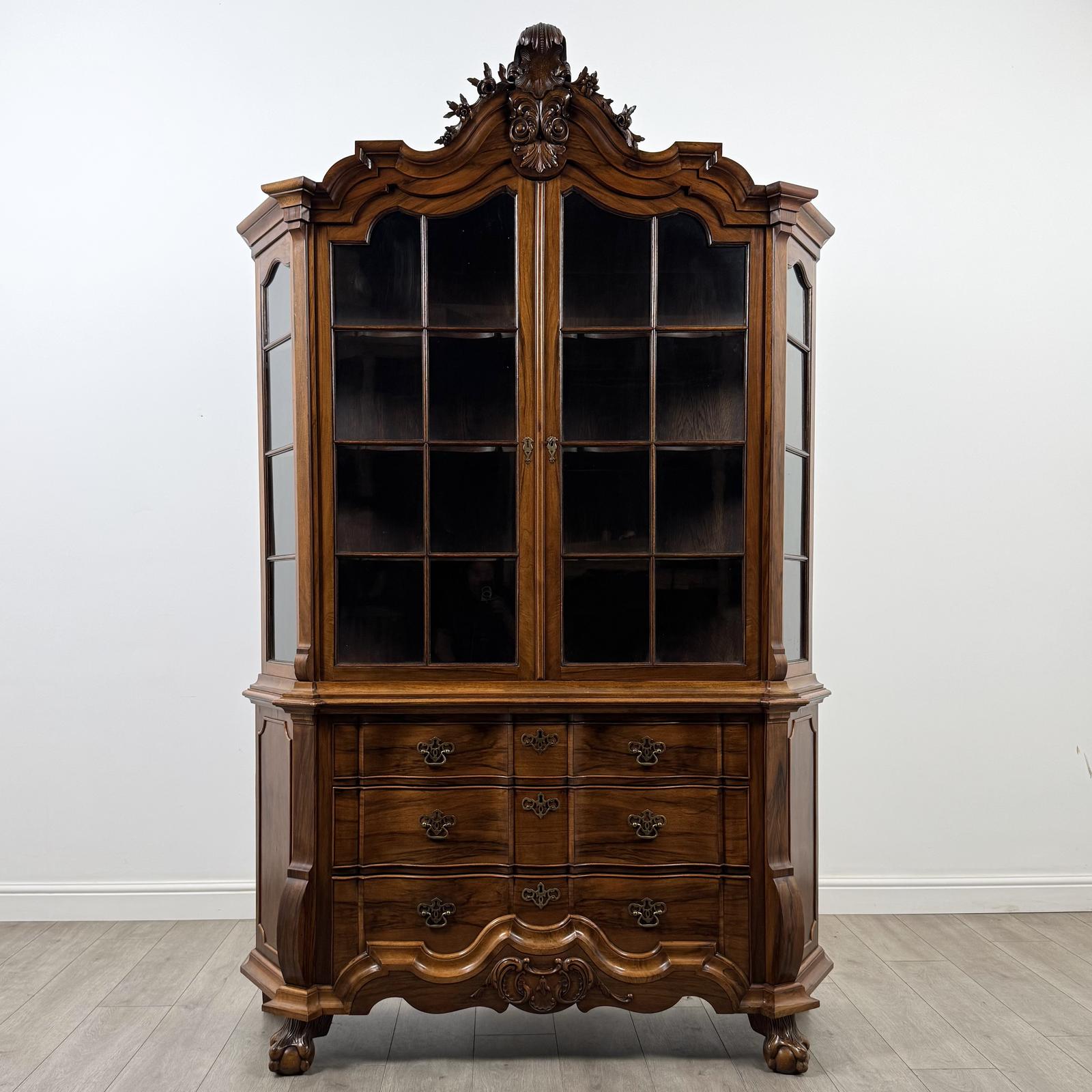 Antique 20th Century Fine Quality Dutch Display Cabinet in Walnut (1 of 11) Antique 20th Century Fine Quality Dutch Display Cabinet in Walnut (1 of 11)