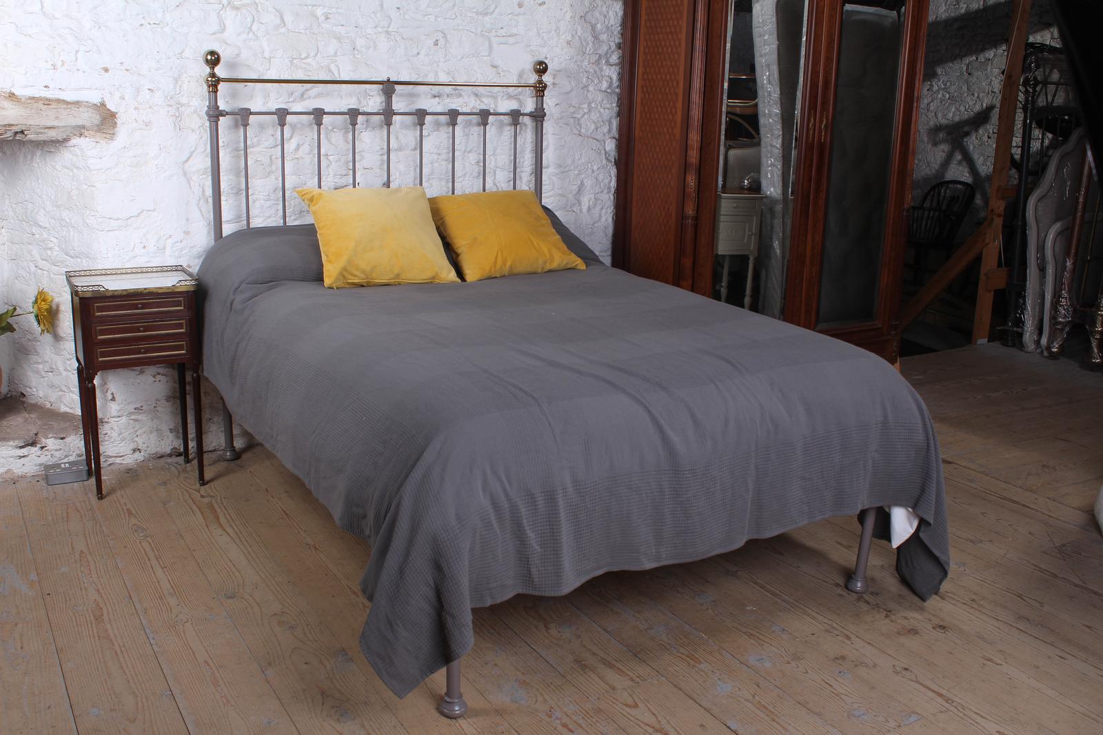 Attractive Casting Victorian No-end Brass & Iron Double Bed (1 of 5)