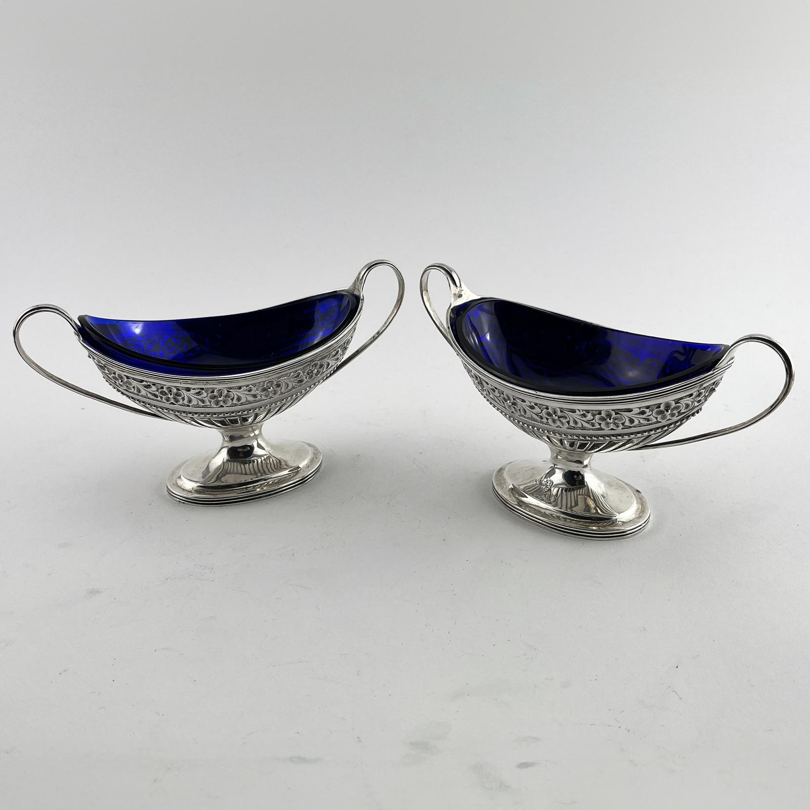 Good Gauge Victorian Sterling Silver Pair of Salts (1 of 6)