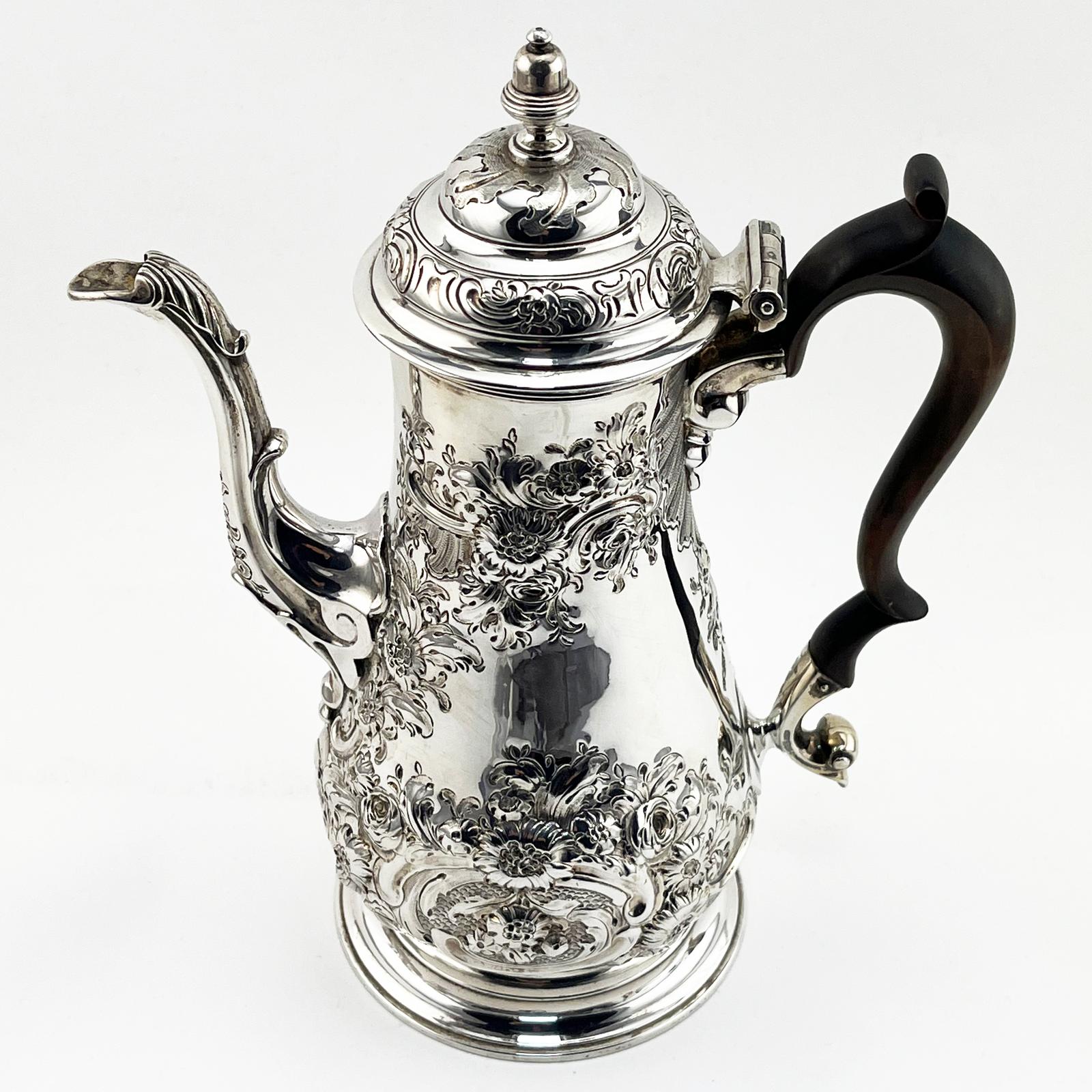 Fine George II Sterling Silver Coffee Pot (1 of 11) Fine George II Sterling Silver Coffee Pot (1 of 11)