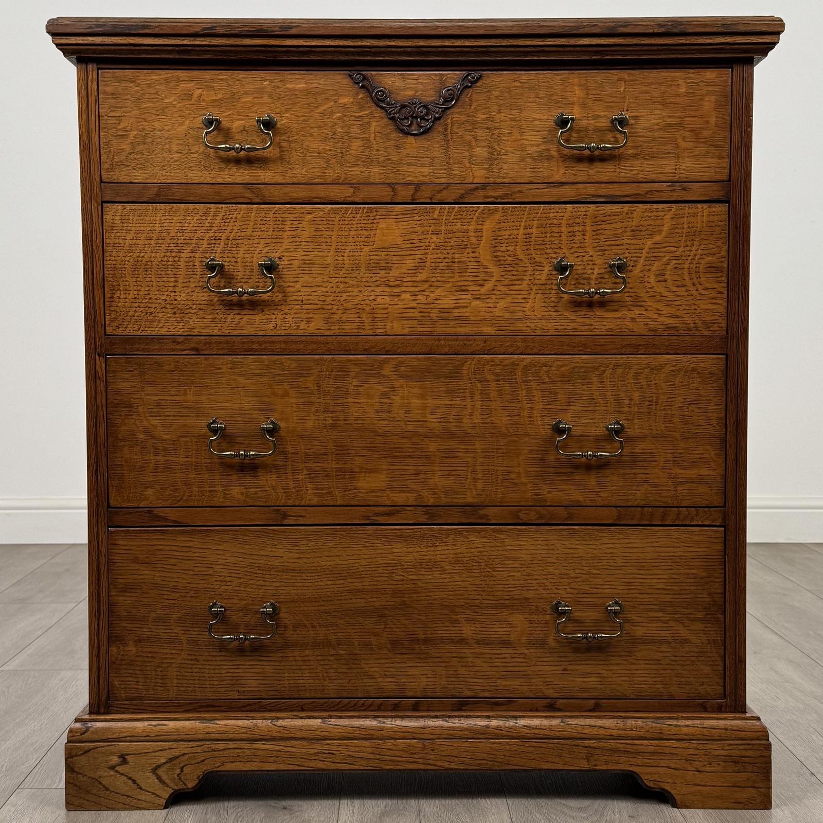 Antique 20th Century Fine Quality Chest of Drawers in Oak (1 of 12)