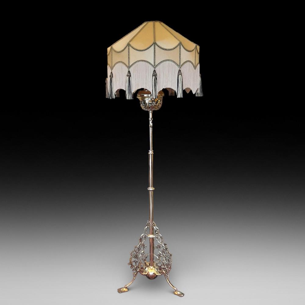 Victorian Brass Extending Brass Oil Lamp (1 of 7)