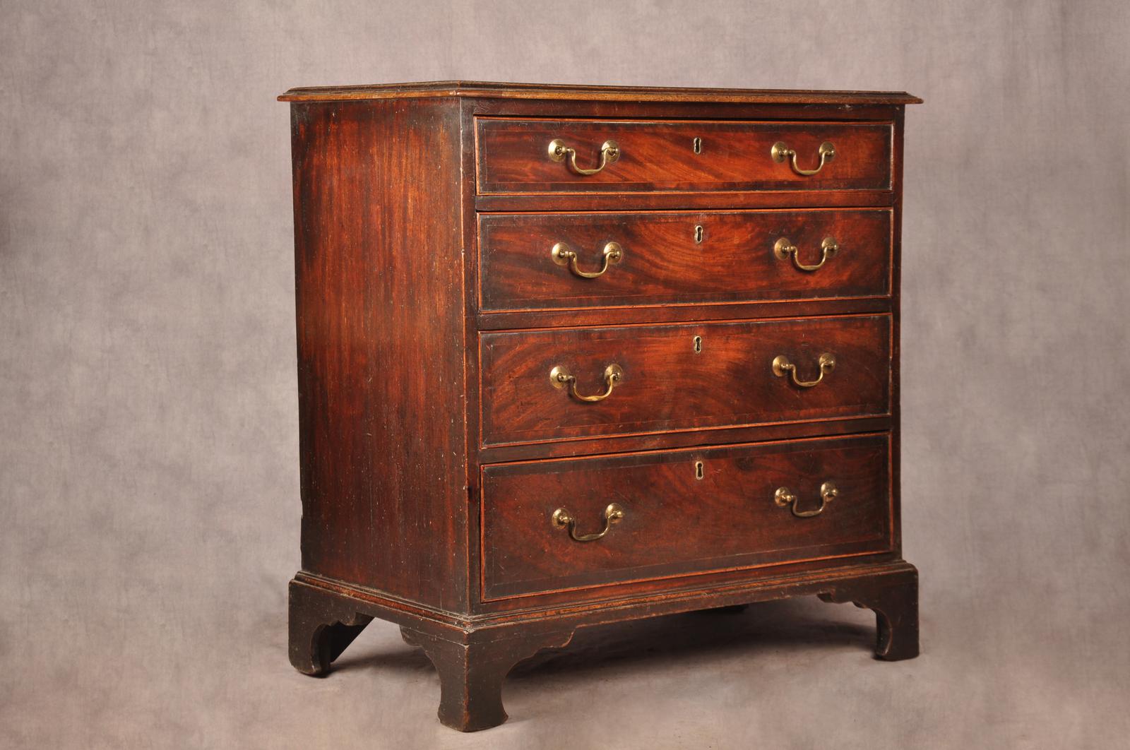 Small 18th Century Mahogany Chest of Drawers (1 of 15)