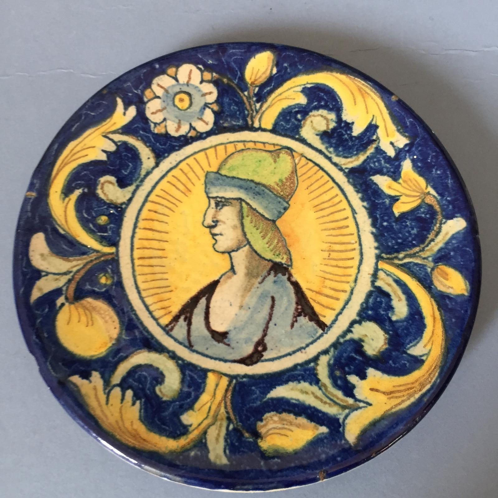 Pair of Italian "Deruta" Majolica Plates (1 of 9) Pair of Italian "Deruta" Majolica Plates (1 of 9)