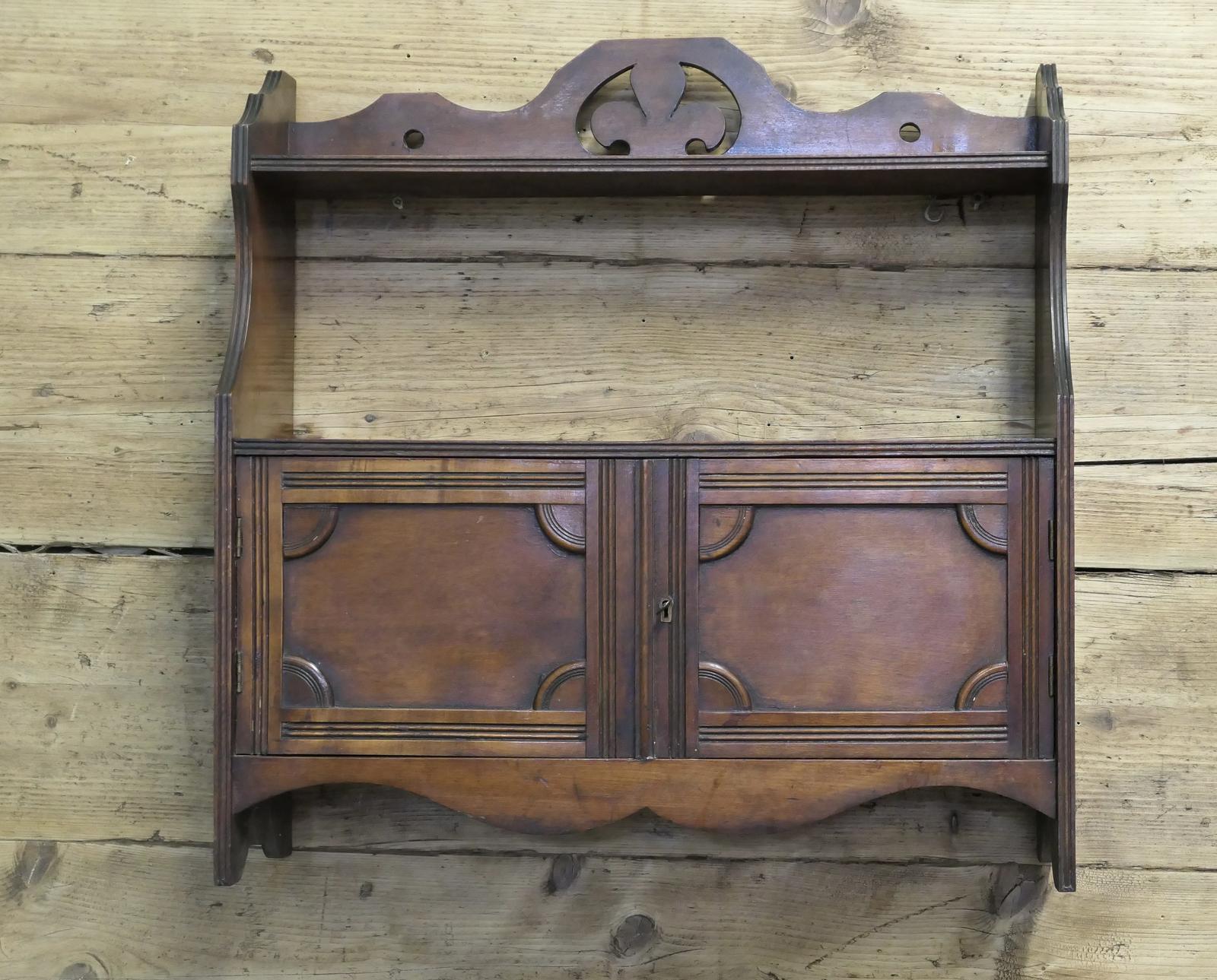 2 Door Art Deco Design Wall Cabinet with Shelf (1 of 6)