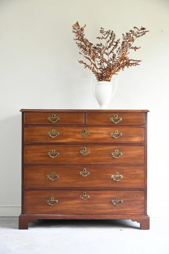 Georgian Mahogany Chest of Drawers (1 of 11)
