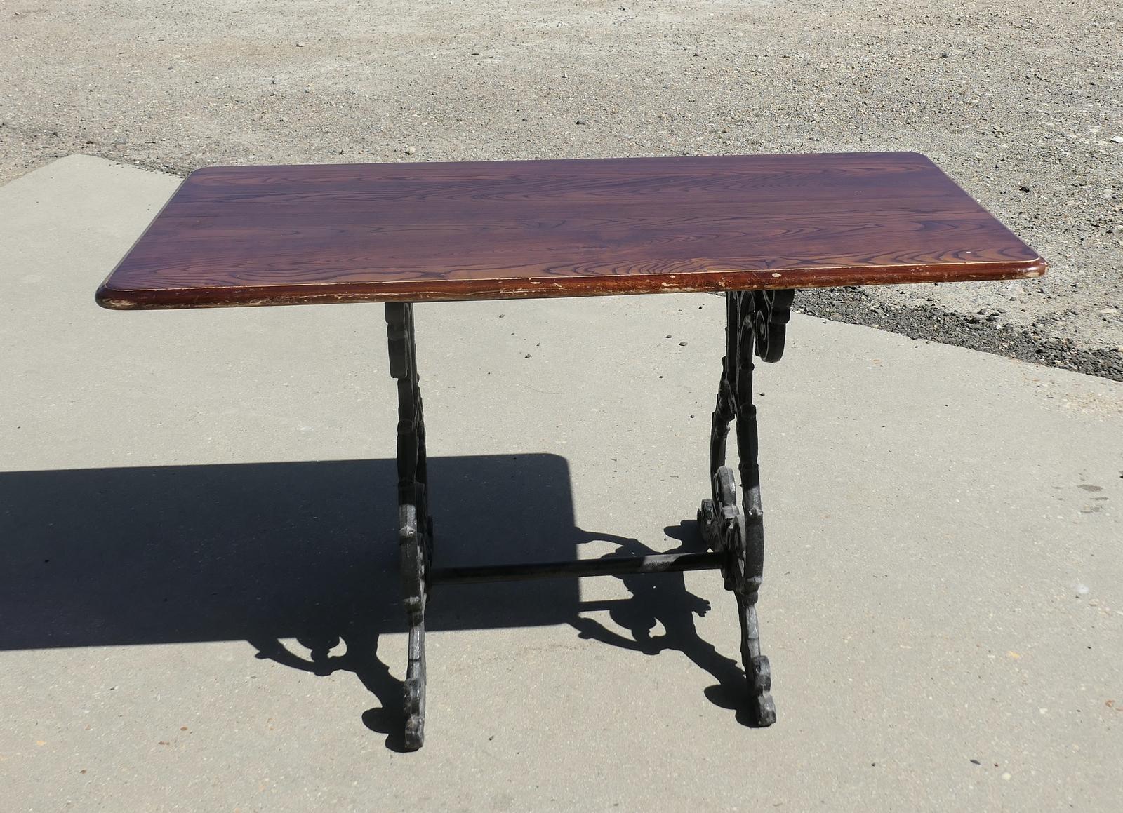 Strong Attractive Cast Iron and Oak Garden Table (1 of 5) Strong Attractive Cast Iron and Oak Garden Table (1 of 5)