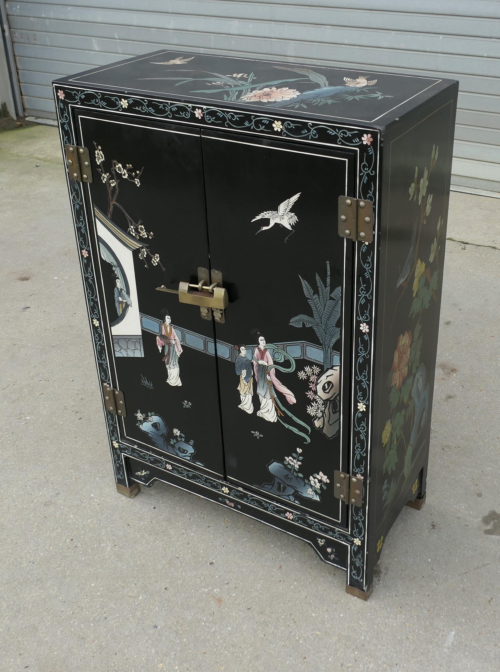 Pretty Chinoiserie Cupboard Decorated with Birds & Flowers (1 of 7)