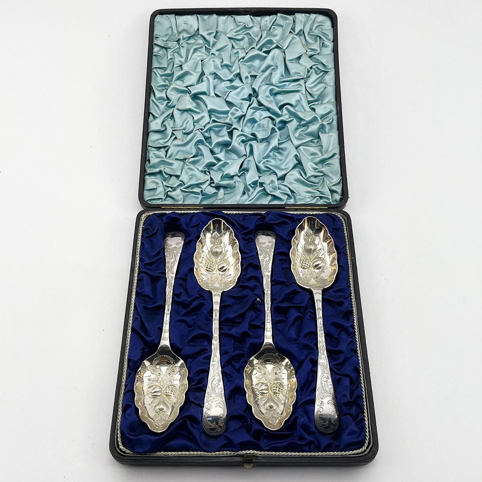 Set of Four Victorian Silver Plated Berry or Serving Spoons (1 of 7)