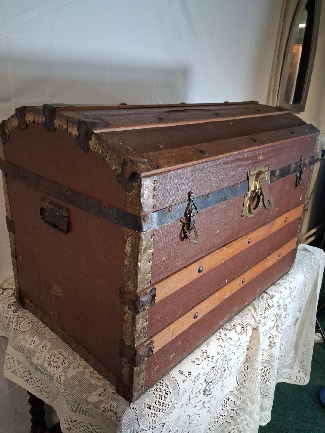 Antique Dome Top Trunk, Steamer/Pirate Style Chest (1 of 5)