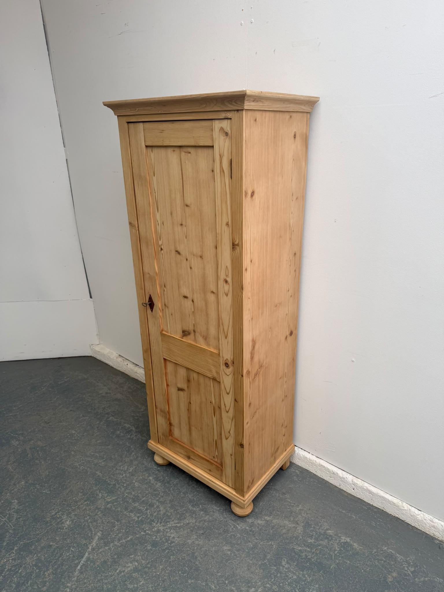 A Lovely Small Shallow Antique /old Pine 1 Door Bathroom Cupboard to Wax/paint (1 of 10) A Lovely Small Shallow Antique /old Pine 1 Door Bathroom Cupboard to Wax/paint (1 of 10)