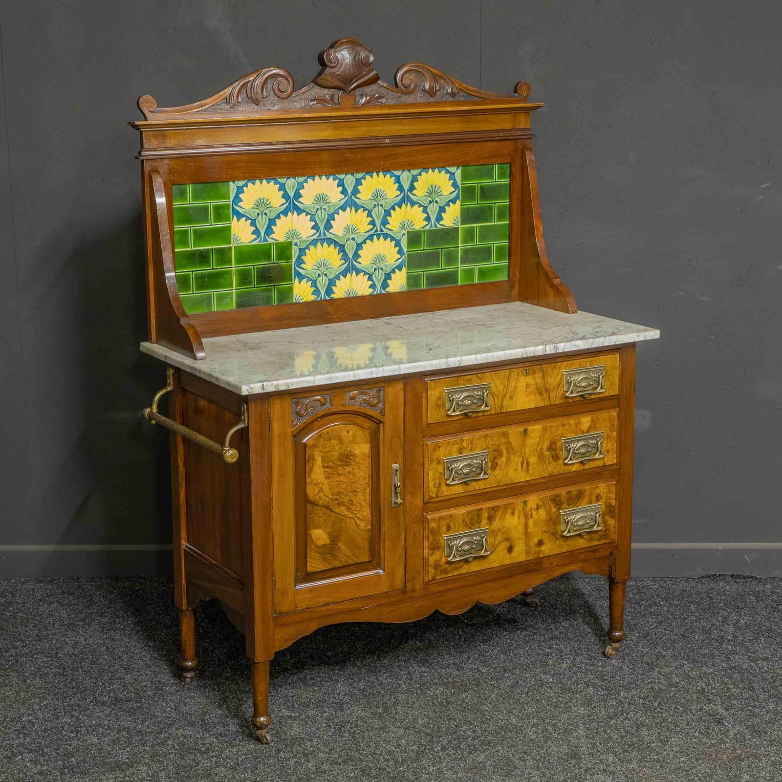 Victorian Walnut Washstand (1 of 14)