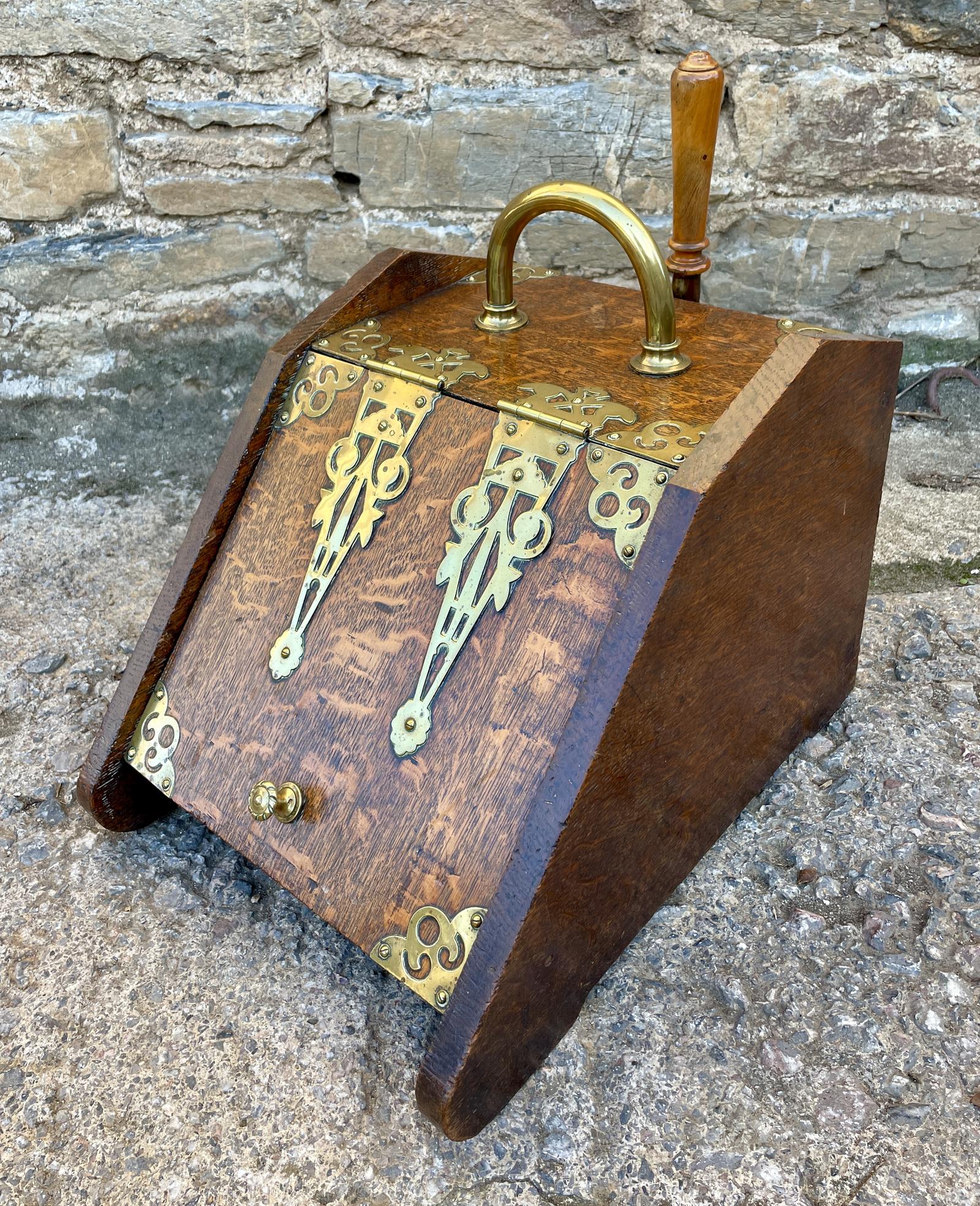 Edwardian Oak Coal Scuttle (1 of 10) Edwardian Oak Coal Scuttle (1 of 10)