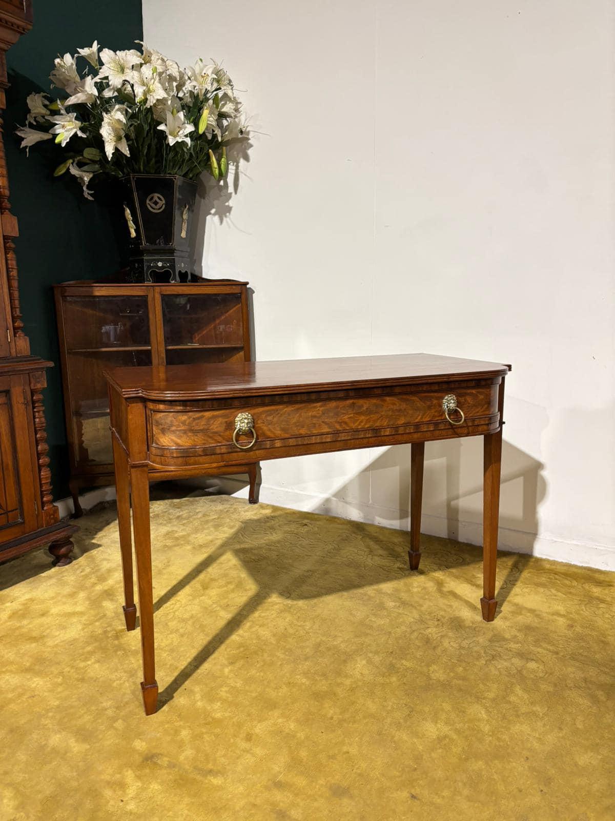 Regency Style Mahogany Bow Fronted Side Table (1 of 14) Regency Style Mahogany Bow Fronted Side Table (1 of 14)