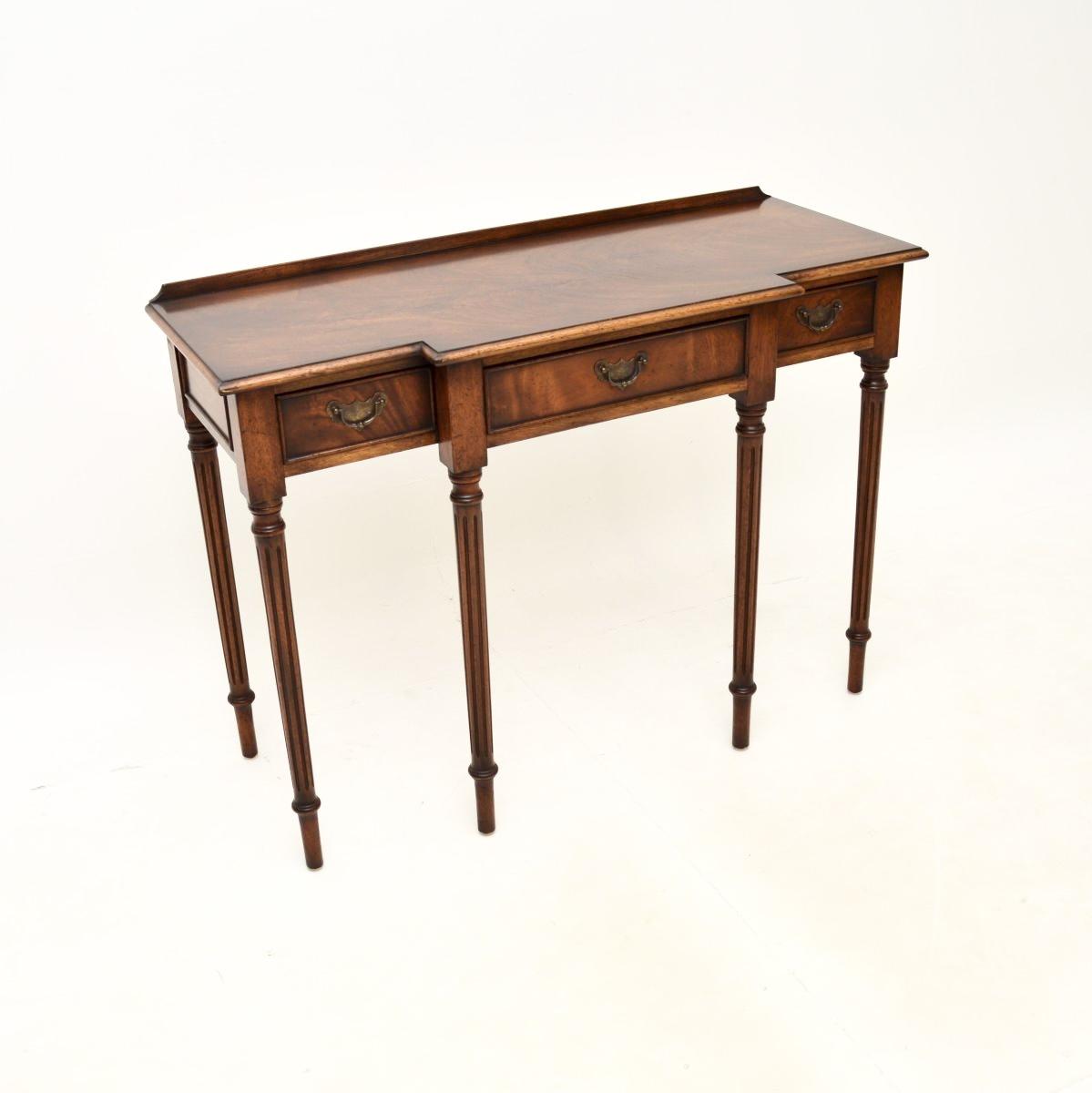 Georgian Style Mahogany Console Table (1 of 9) Georgian Style Mahogany Console Table (1 of 9)