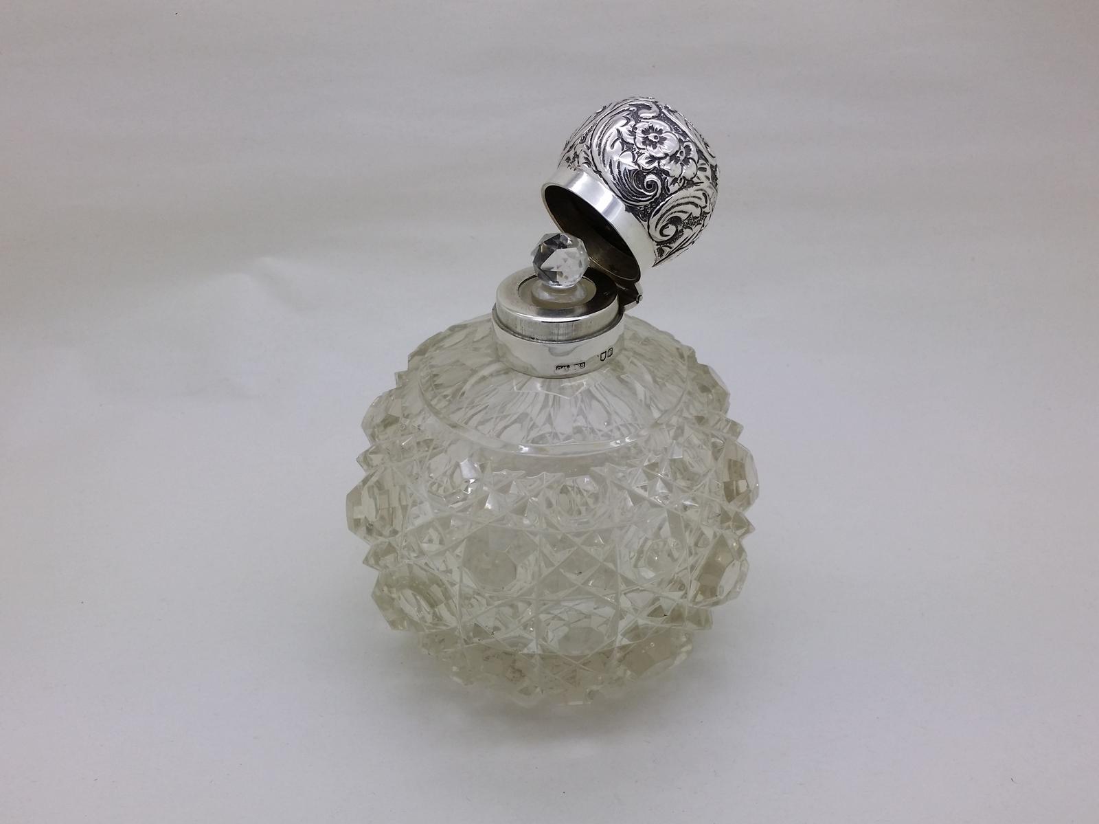 Edwardian 1901 Sterling Silver & Glass Dressing Table Bottle Hallmarked London (1 of 13) Edwardian 1901 Sterling Silver & Glass Dressing Table Bottle Hallmarked London (1 of 13)