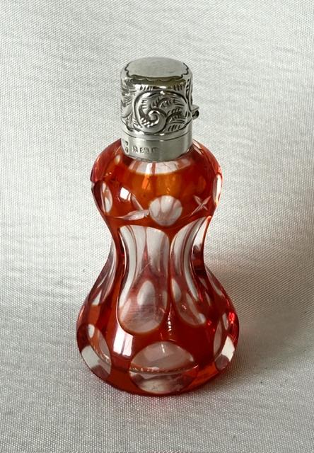 Unusual Edwardian Silver & Cognac Amber Scent Bottle (1 of 6) Unusual Edwardian Silver & Cognac Amber Scent Bottle (1 of 6)