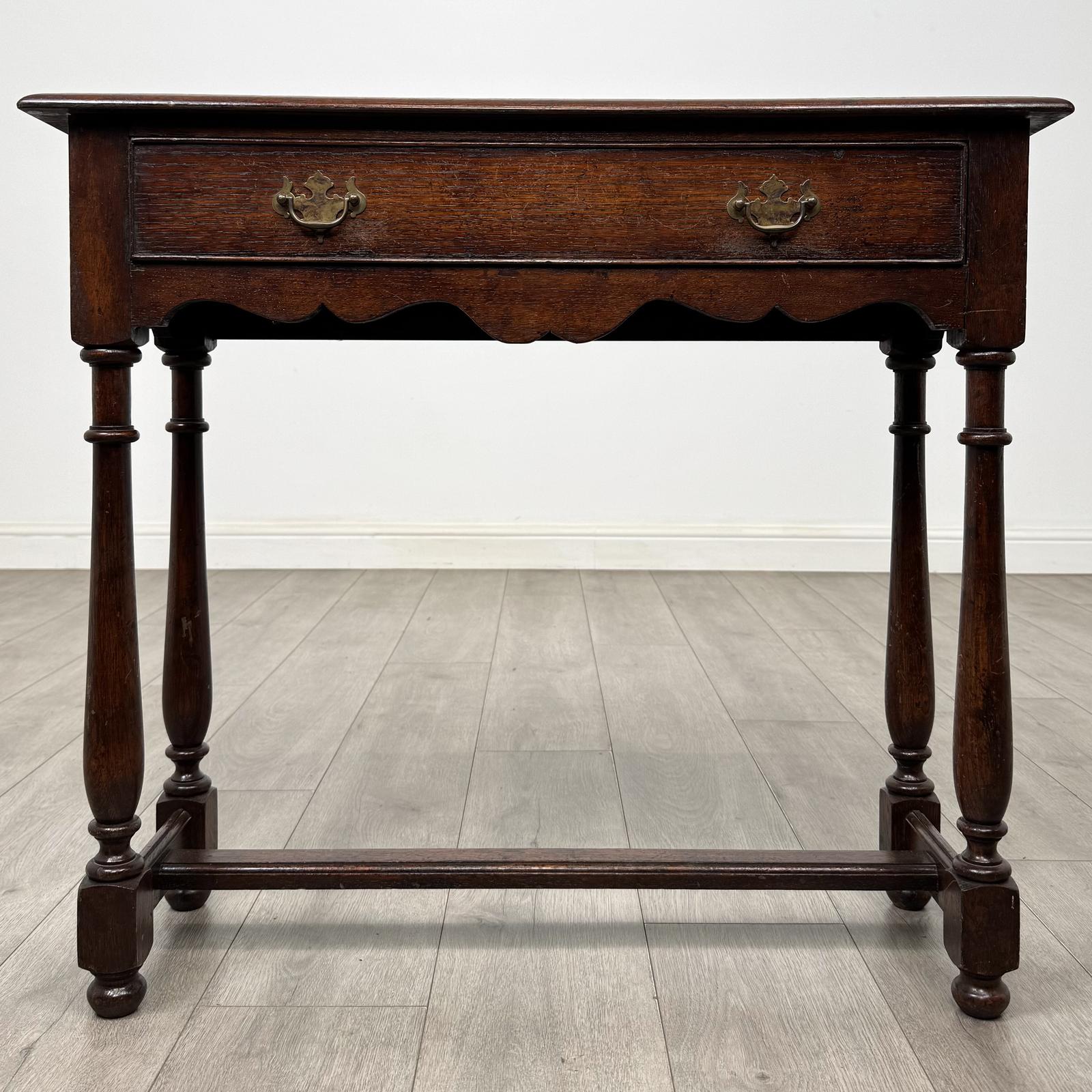 Antique 20th Century Good Quality Narrow Side Table in Oak (1 of 11) Antique 20th Century Good Quality Narrow Side Table in Oak (1 of 11)