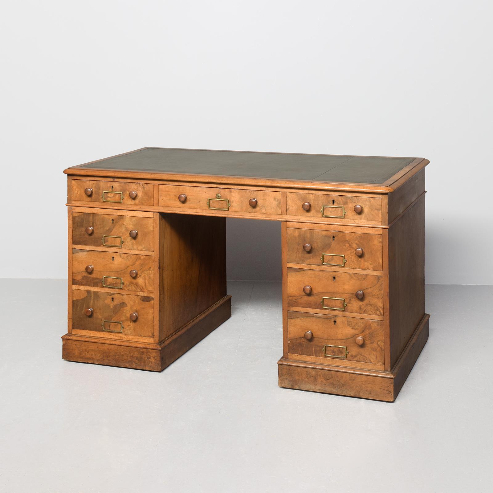 Superb Quality Large Victorian Figured Walnut Kneehole Desk with Gilt-tooled Green Leather Writing Surface (1 of 7) Superb Quality Large Victorian Figured Walnut Kneehole Desk with Gilt-tooled Green Leather Writing Surface (1 of 7)