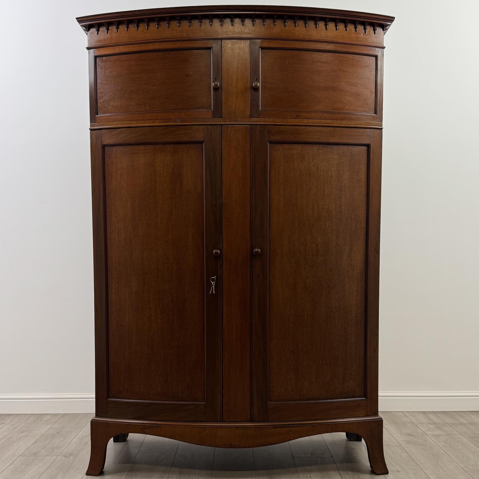 Antique 18th Century Good Quality Wardrobe In Mahogany (1 of 9)