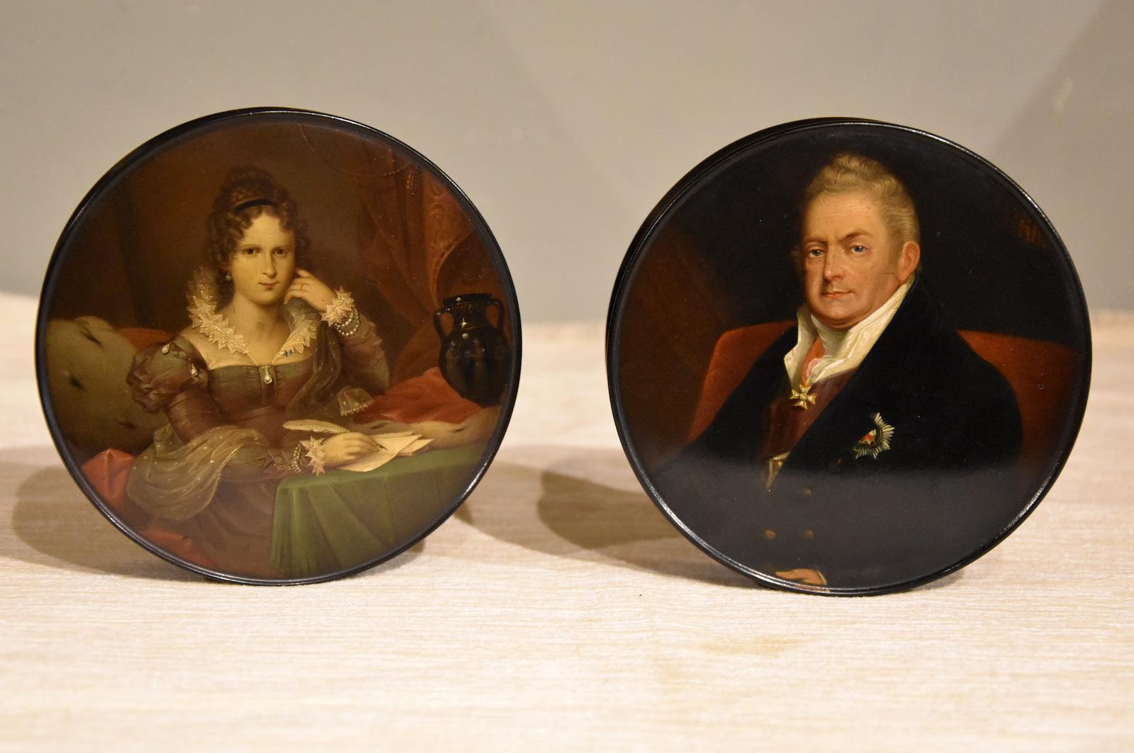 Rare Pair of Papier Mache Stobwasser Table Snuff Boxes (1 of 8)